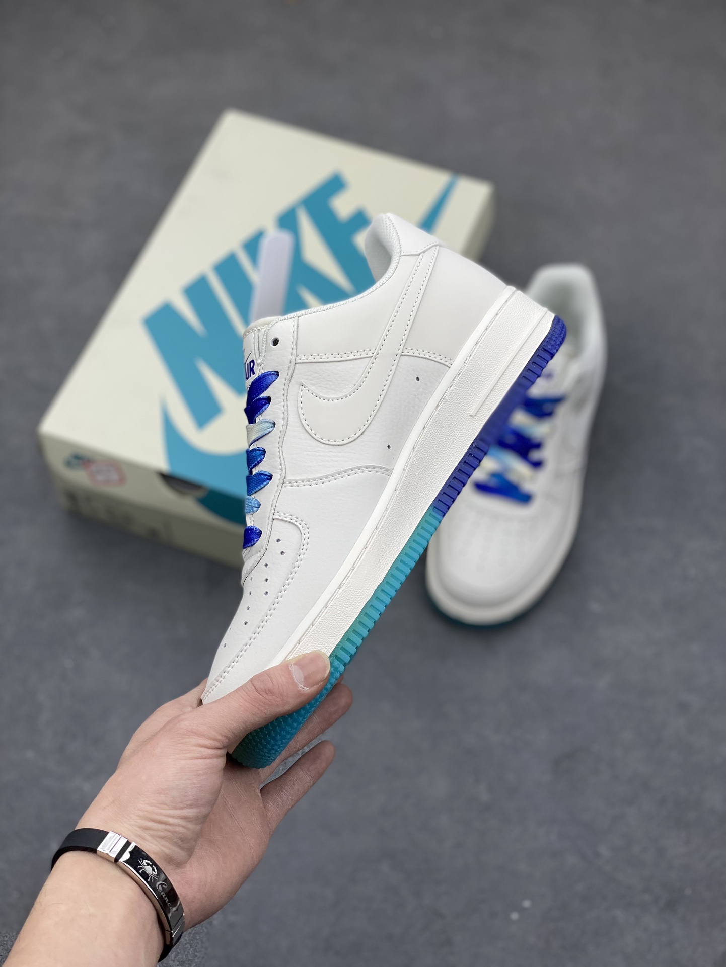 Nike Air Force 1 Low '07 'New Orleans Hornets' Limited Edition Sneakers 4 i1680549514 8487 2