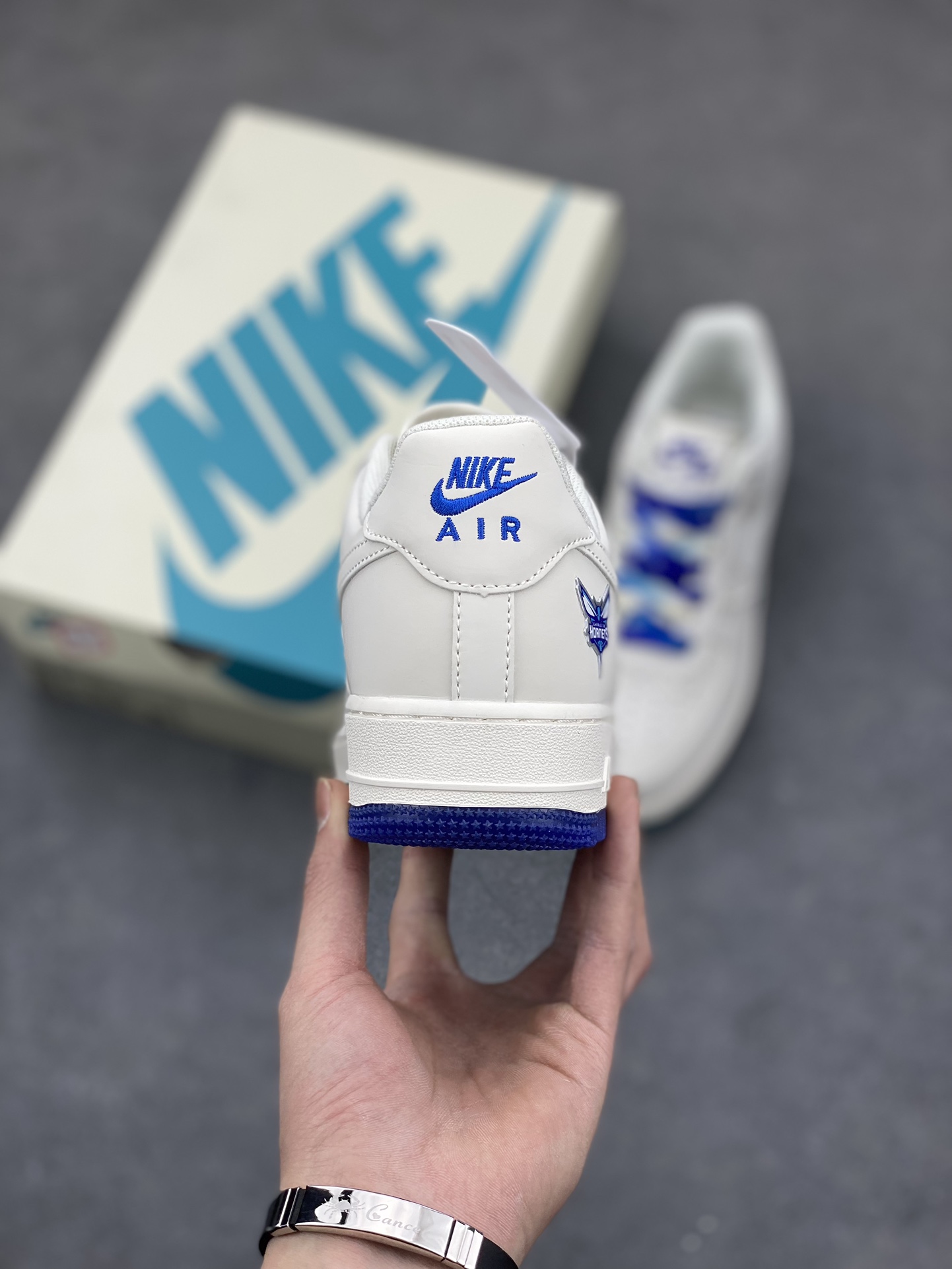 Nike Air Force 1 Low '07 'New Orleans Hornets' Limited Edition Sneakers 5 i1680549514 8928 3