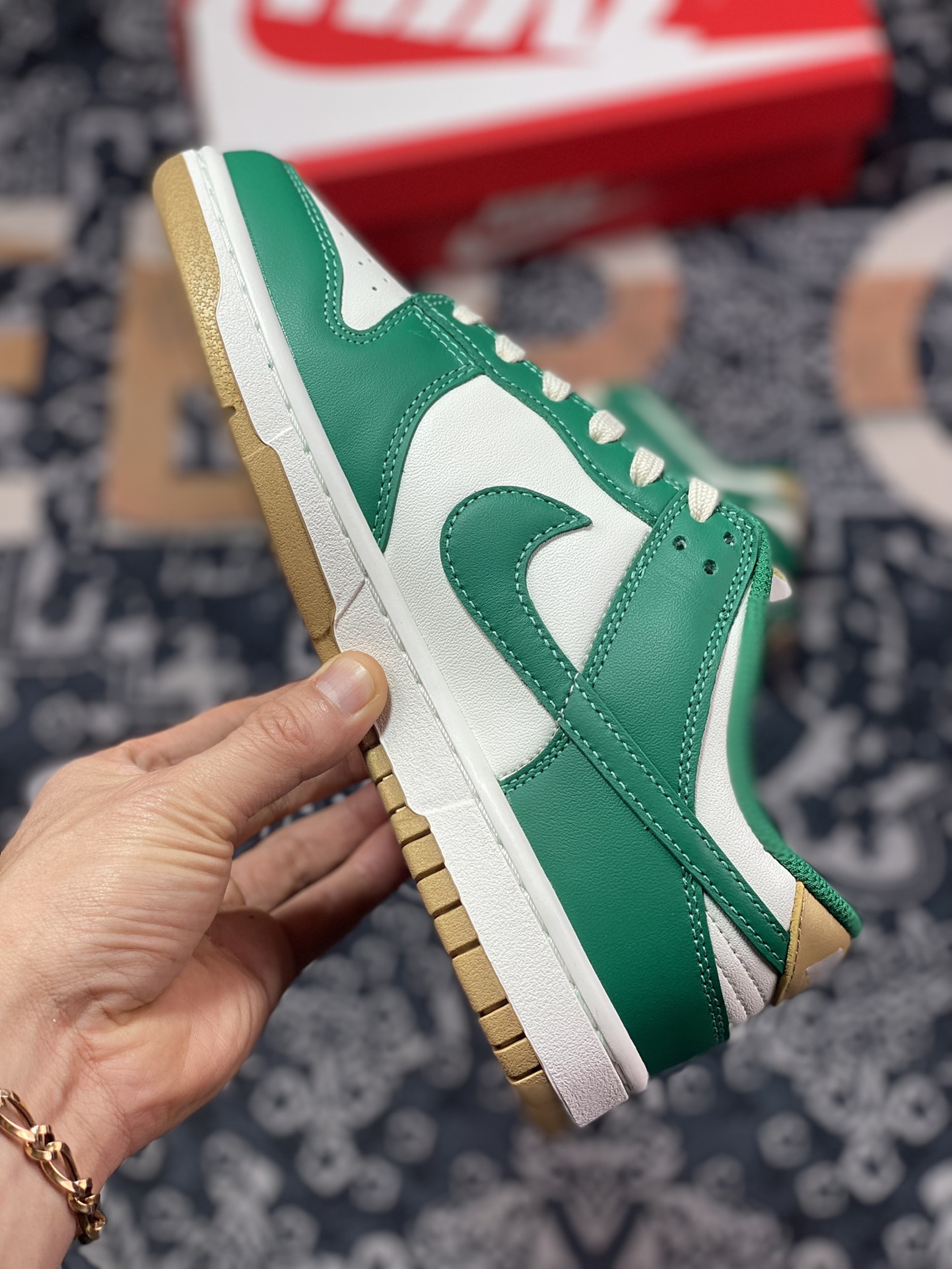 Nike SB Dunk Low”Gold Green”扣篮系列低帮板鞋“白绿金”FB7173-131