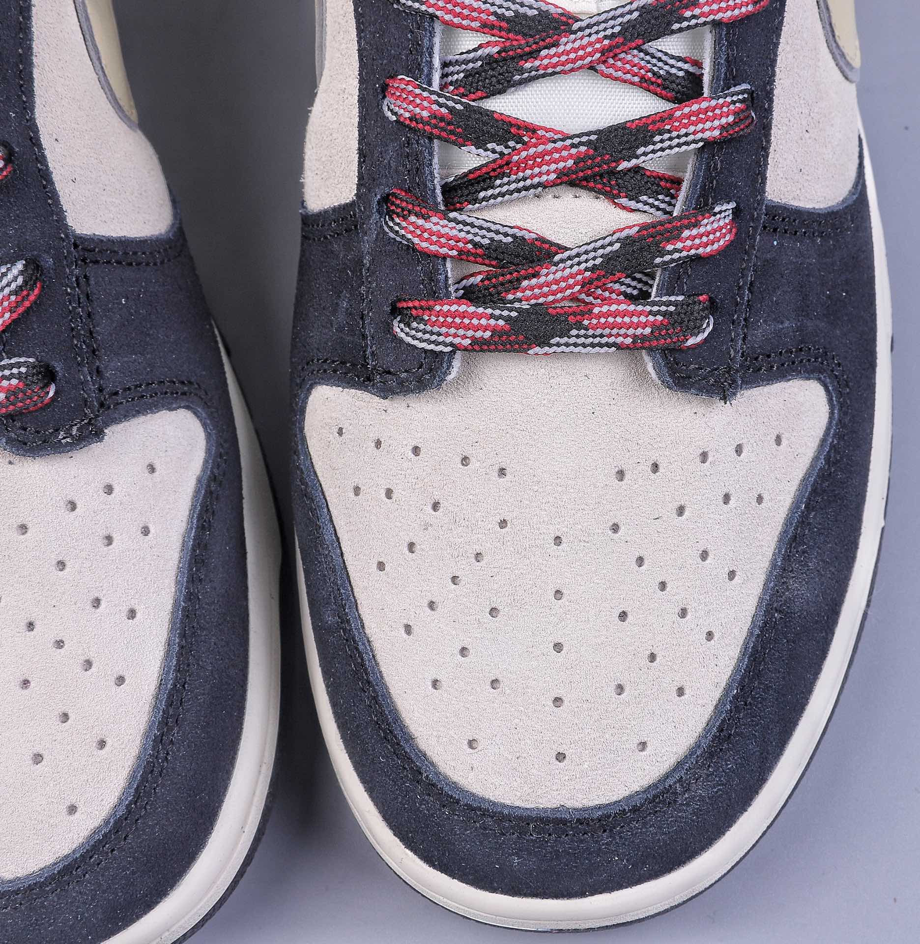 180 Nike Dunk SB Low 黑灰配色 此款Nike Dunk Low采用全绒面革打造DV3054-001