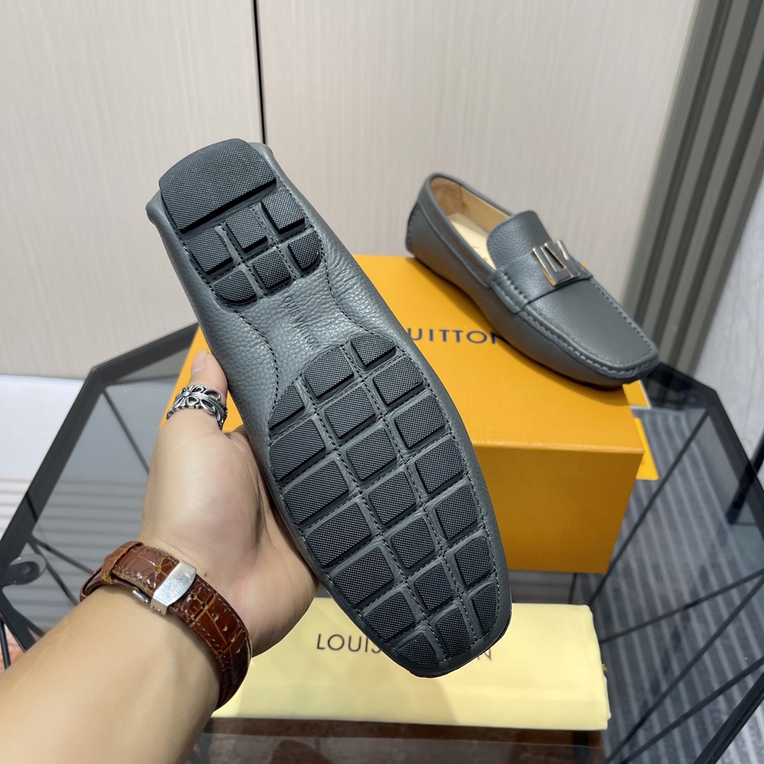 工厂价:260💰 Lv 豆豆鞋 高端品质  
进口小牛皮➕水染牛皮里 原版橡胶大底
Size：38-45