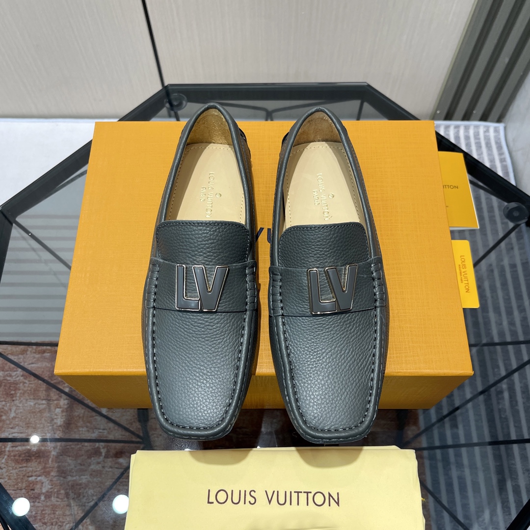 工厂价:260💰 Lv 豆豆鞋 高端品质  
进口小牛皮➕水染牛皮里 原版橡胶大底
Size：38-45
