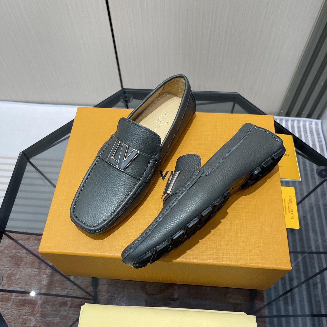 工厂价:260💰 Lv 豆豆鞋 高端品质  
进口小牛皮➕水染牛皮里 原版橡胶大底
Size：38-45