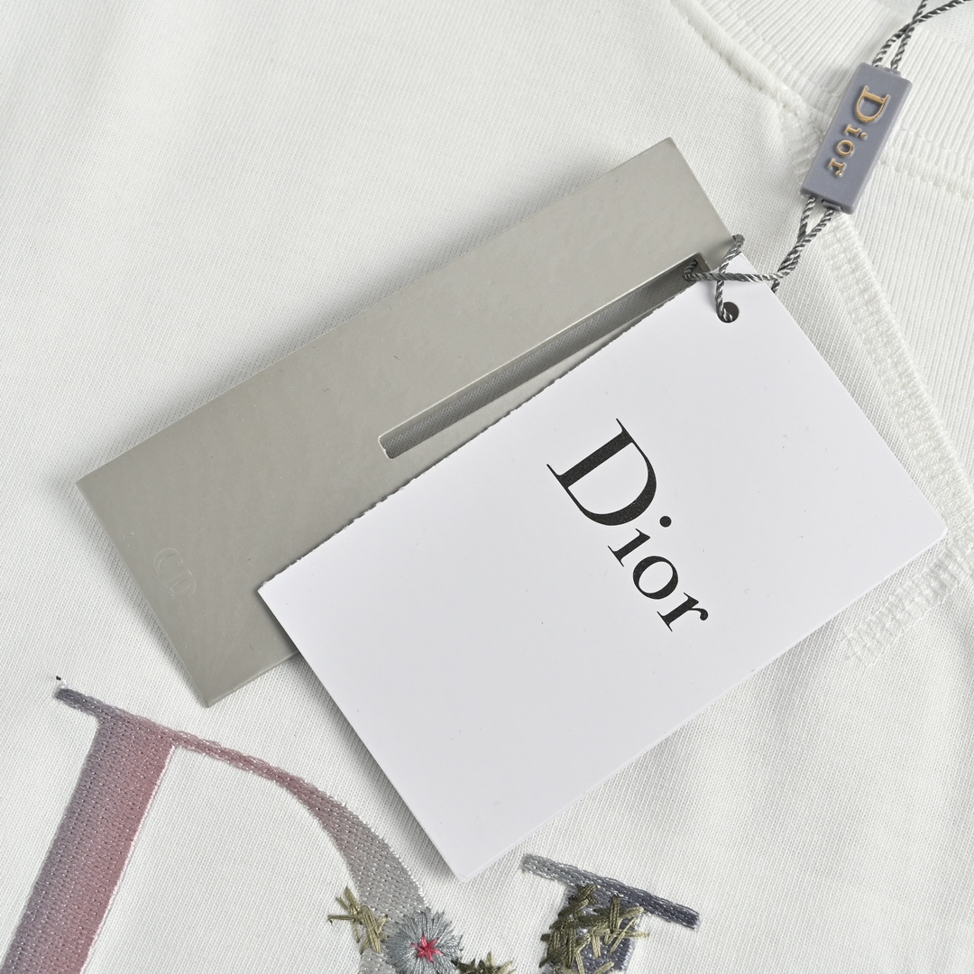 Dior /迪奥 22ss 刺绣花卉字母短袖 前幅图案采用进口绣线