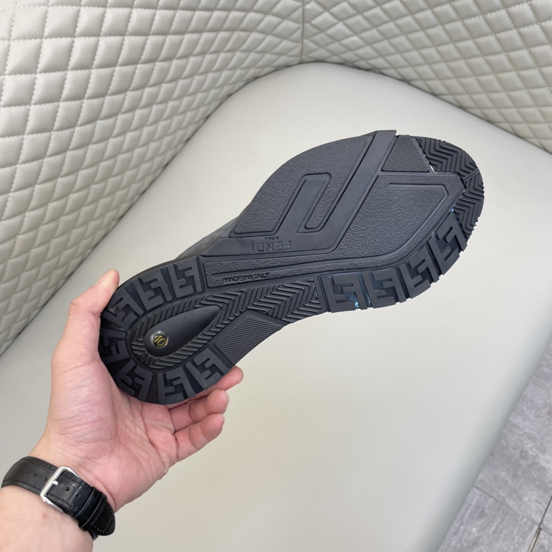 Precio de venta: P220 Marca comercial: Feid* "Fendi*" Low Top SneakersTalla: 38-44(se puede personal