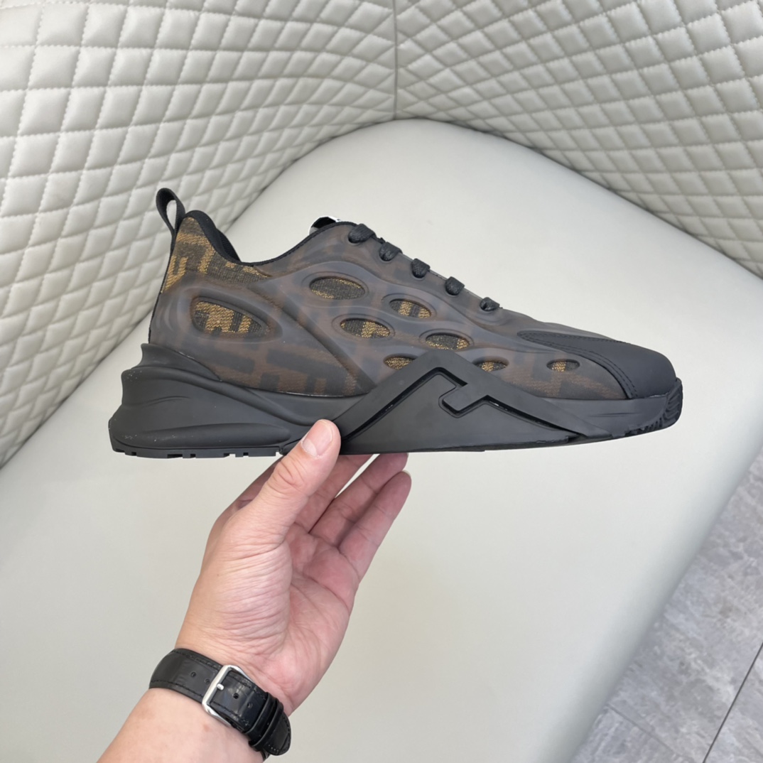 Precio de venta: P220 Marca comercial: Feid* "Fendi*" Low Top SneakersTalla: 38-44(se puede personal