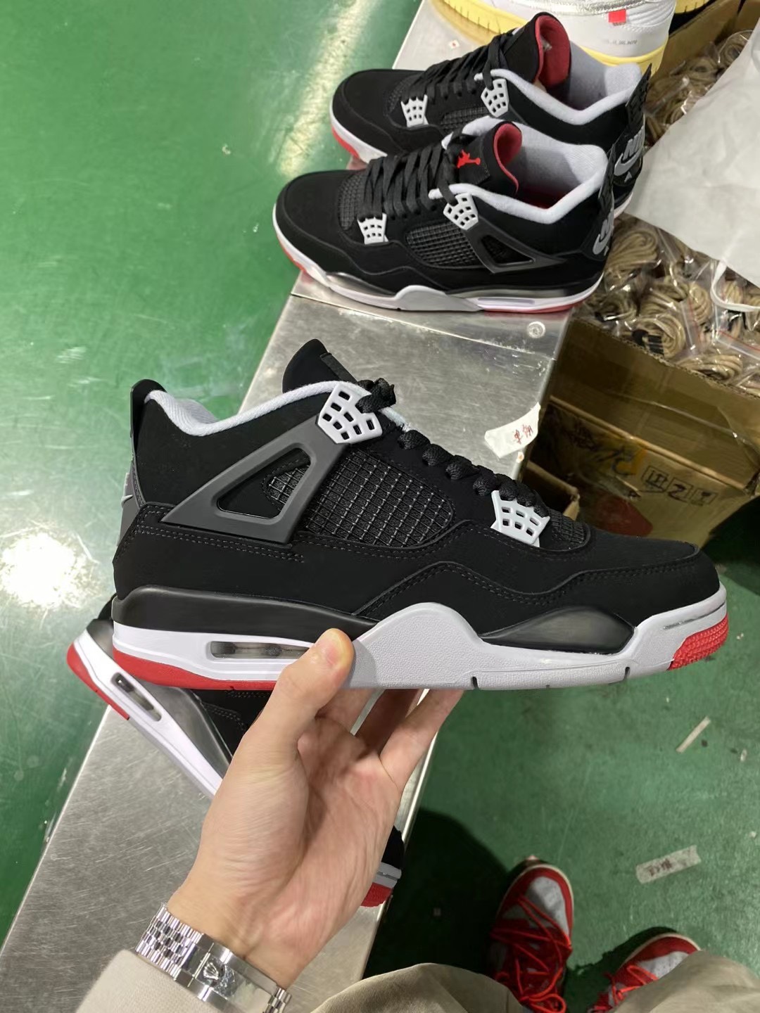 AJ4黑红公牛鞋码40-47.5总裁