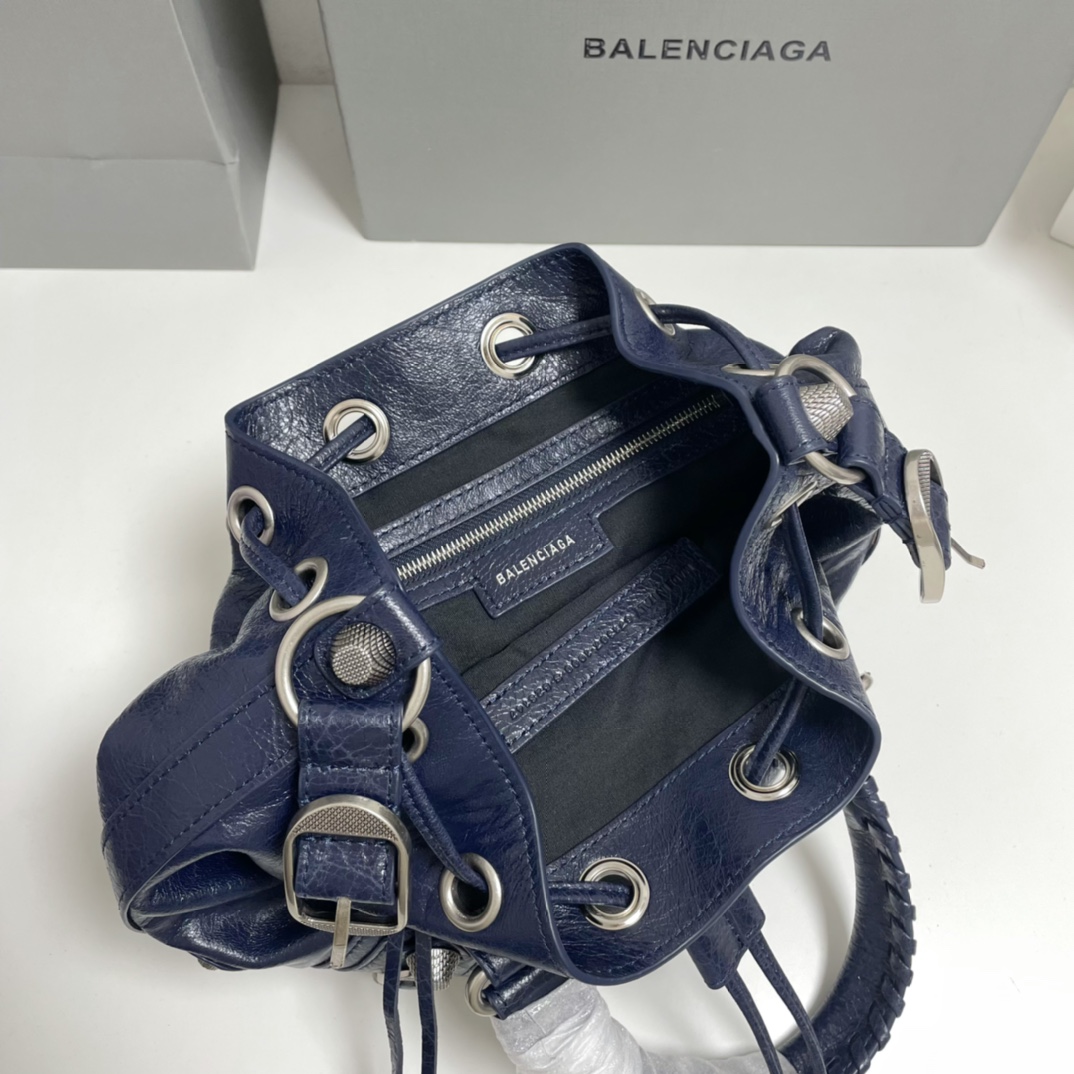 Balenciaga Classic Handcrafted Luxury Leather Shoulder Bag Ref.938420FF 9