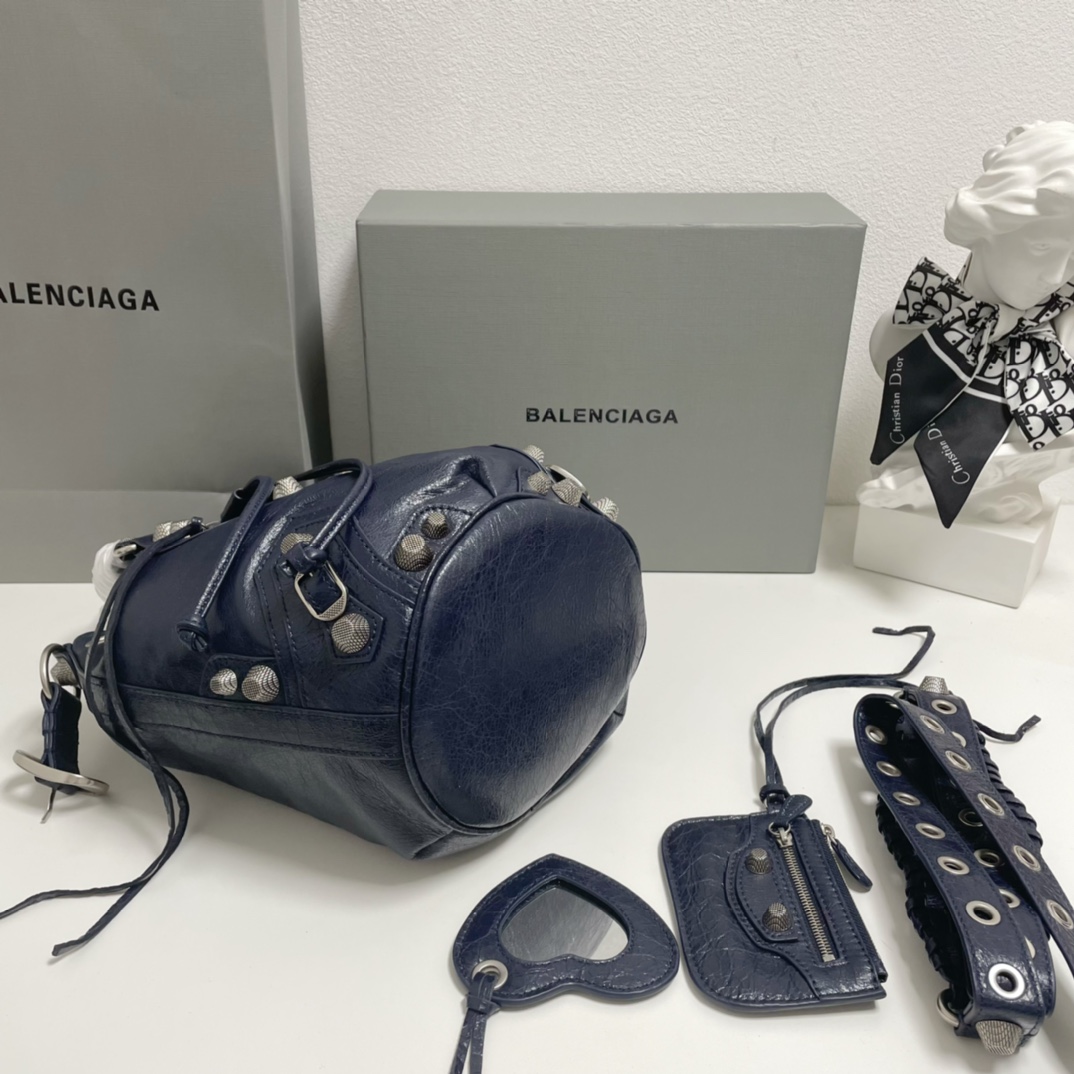 Balenciaga Classic Handcrafted Luxury Leather Shoulder Bag Ref.938420FF 7