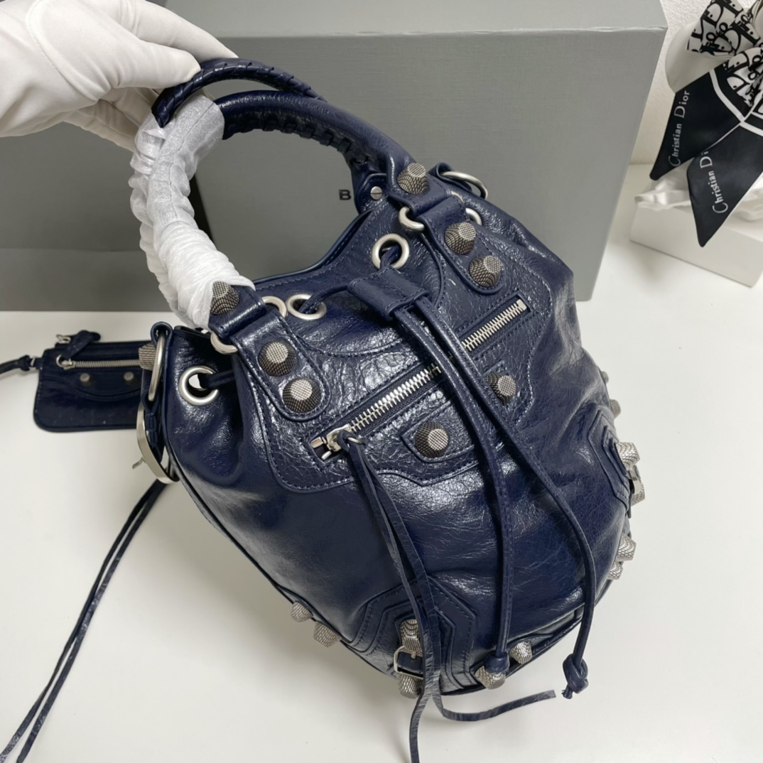 Balenciaga Classic Handcrafted Luxury Leather Shoulder Bag Ref.938420FF 4