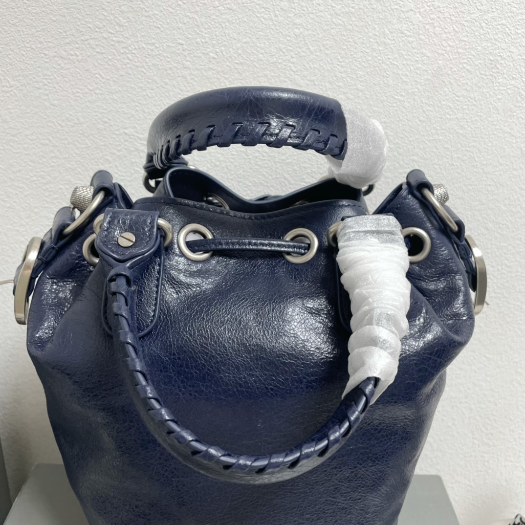 Balenciaga Classic Handcrafted Luxury Leather Shoulder Bag Ref.938420FF 8