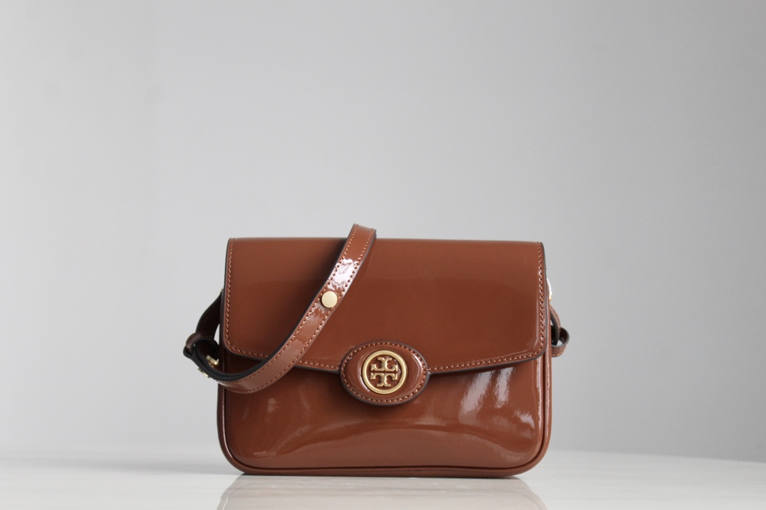 Tory Burch ～Tory Burch新款邮差盖头包