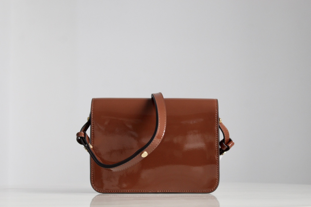 Tory Burch ～Tory Burch新款邮差盖头包