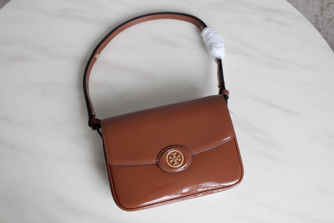 Tory Burch ～Tory Burch新款邮差盖头包