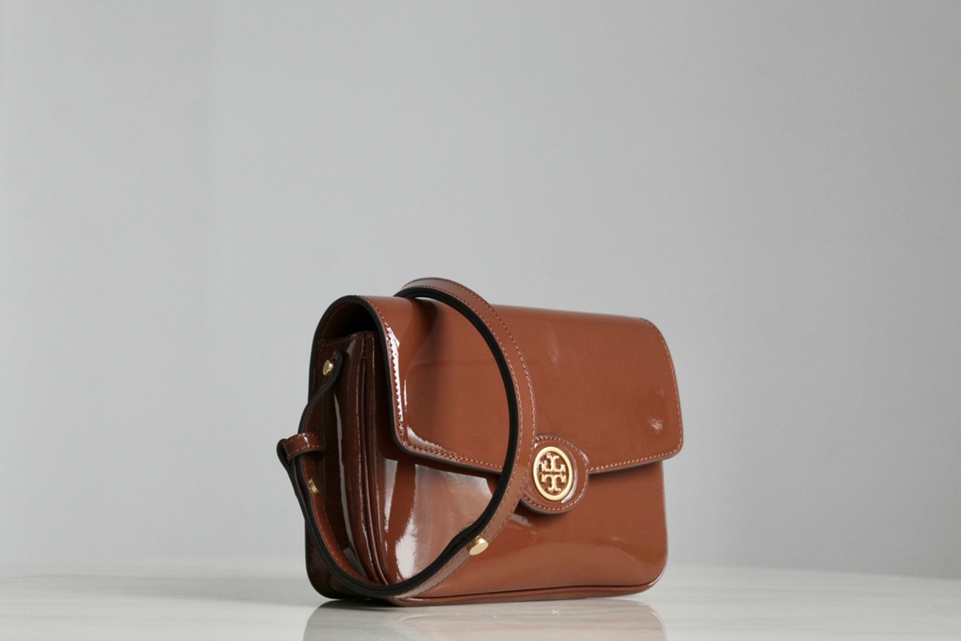 Tory Burch ～Tory Burch新款邮差盖头包