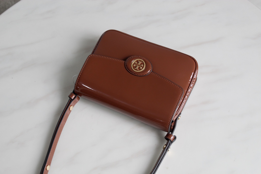 Tory Burch ～Tory Burch新款邮差盖头包