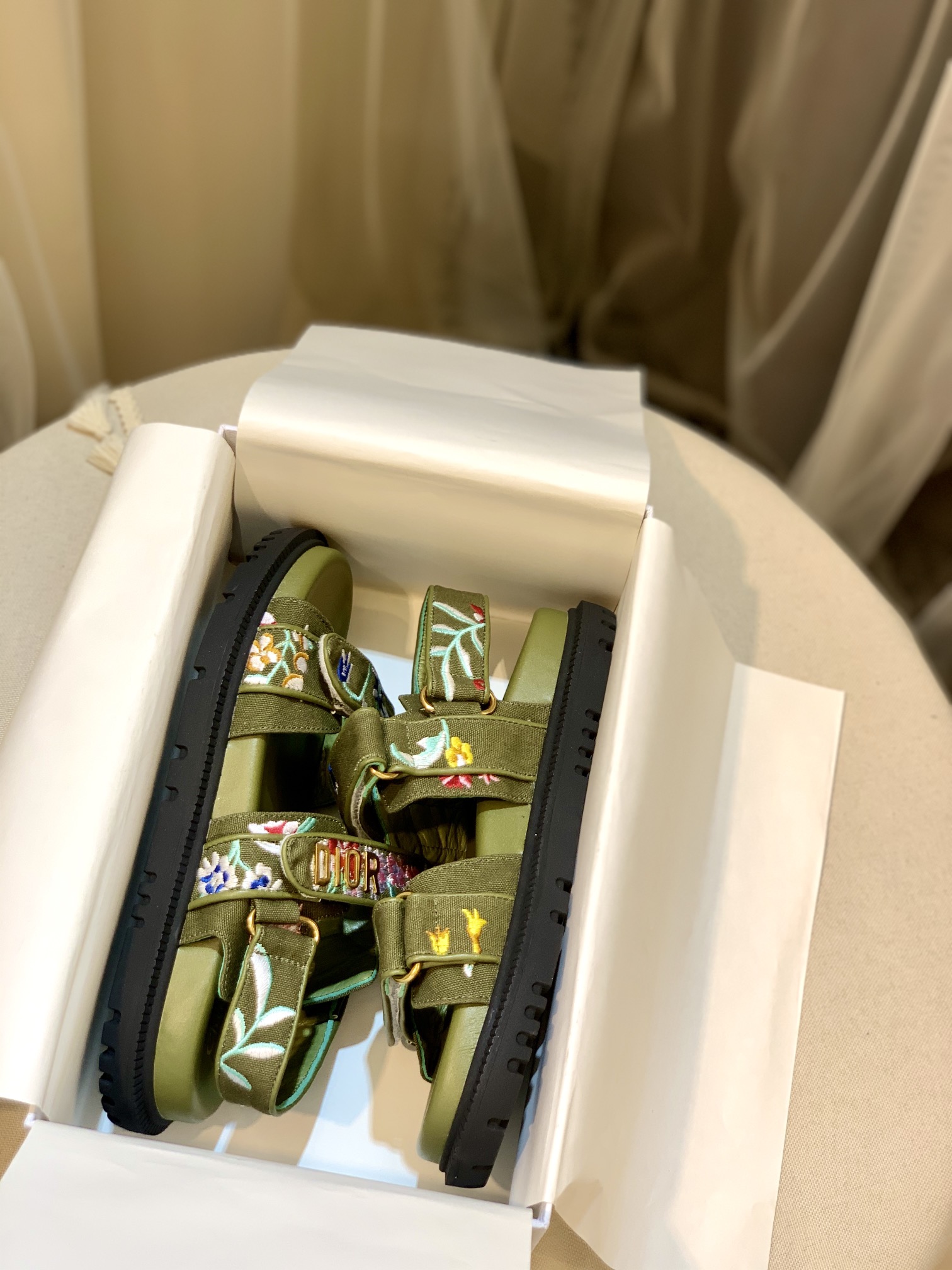 [amor] Dior últimos modelos ---- muy explosivo un Dior 2023 nuevo nuevo color sandalias palo mágico 