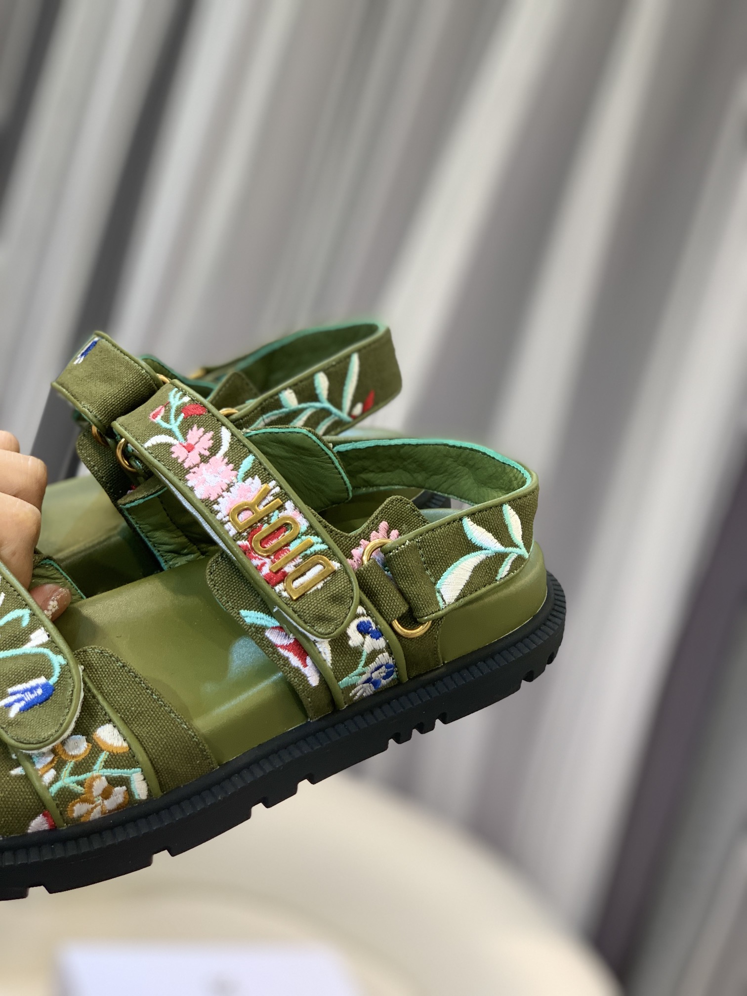 [amor] Dior últimos modelos ---- muy explosivo un Dior 2023 nuevo nuevo color sandalias palo mágico 