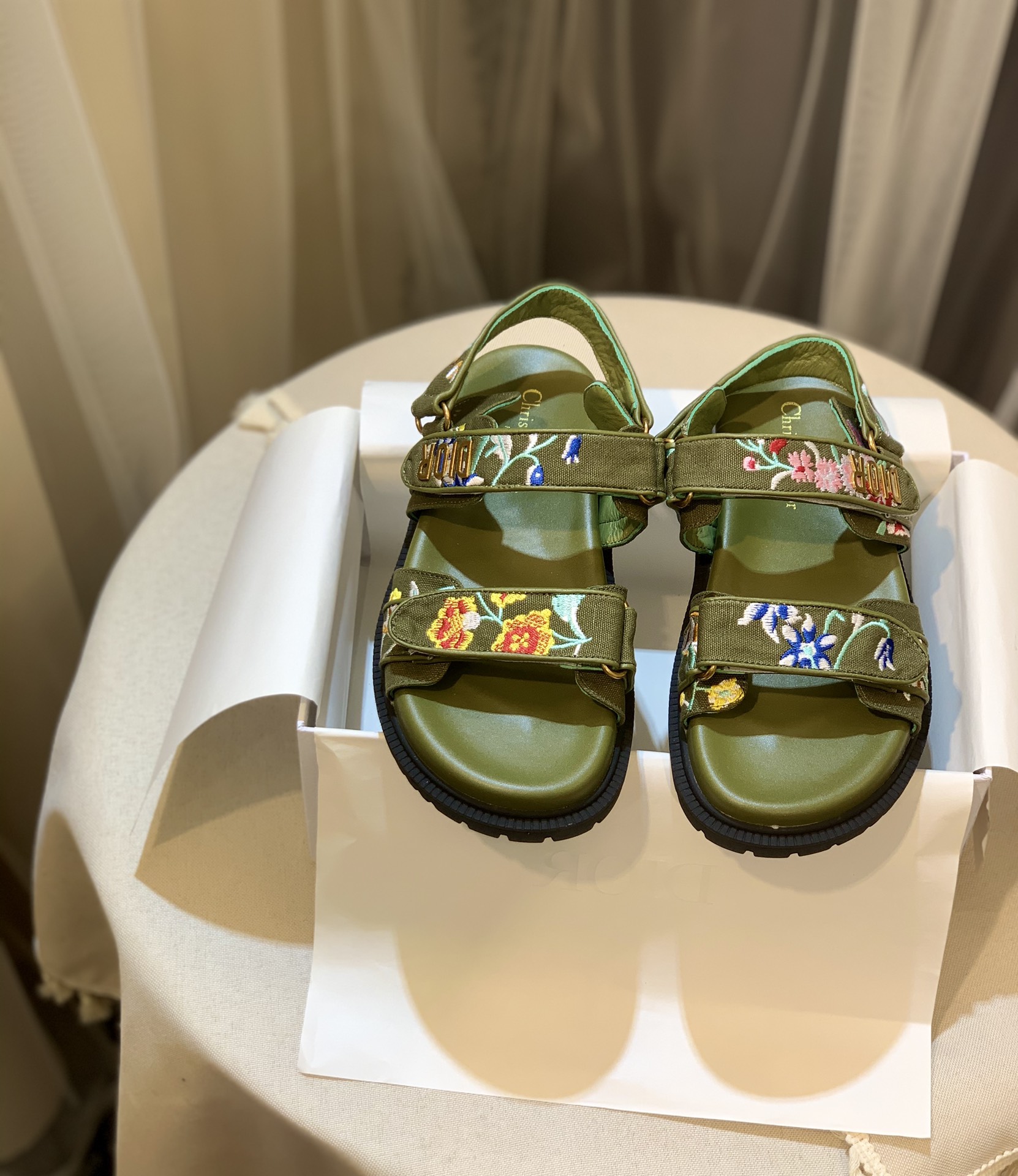 [amor] Dior últimos modelos ---- muy explosivo un Dior 2023 nuevo nuevo color sandalias palo mágico 