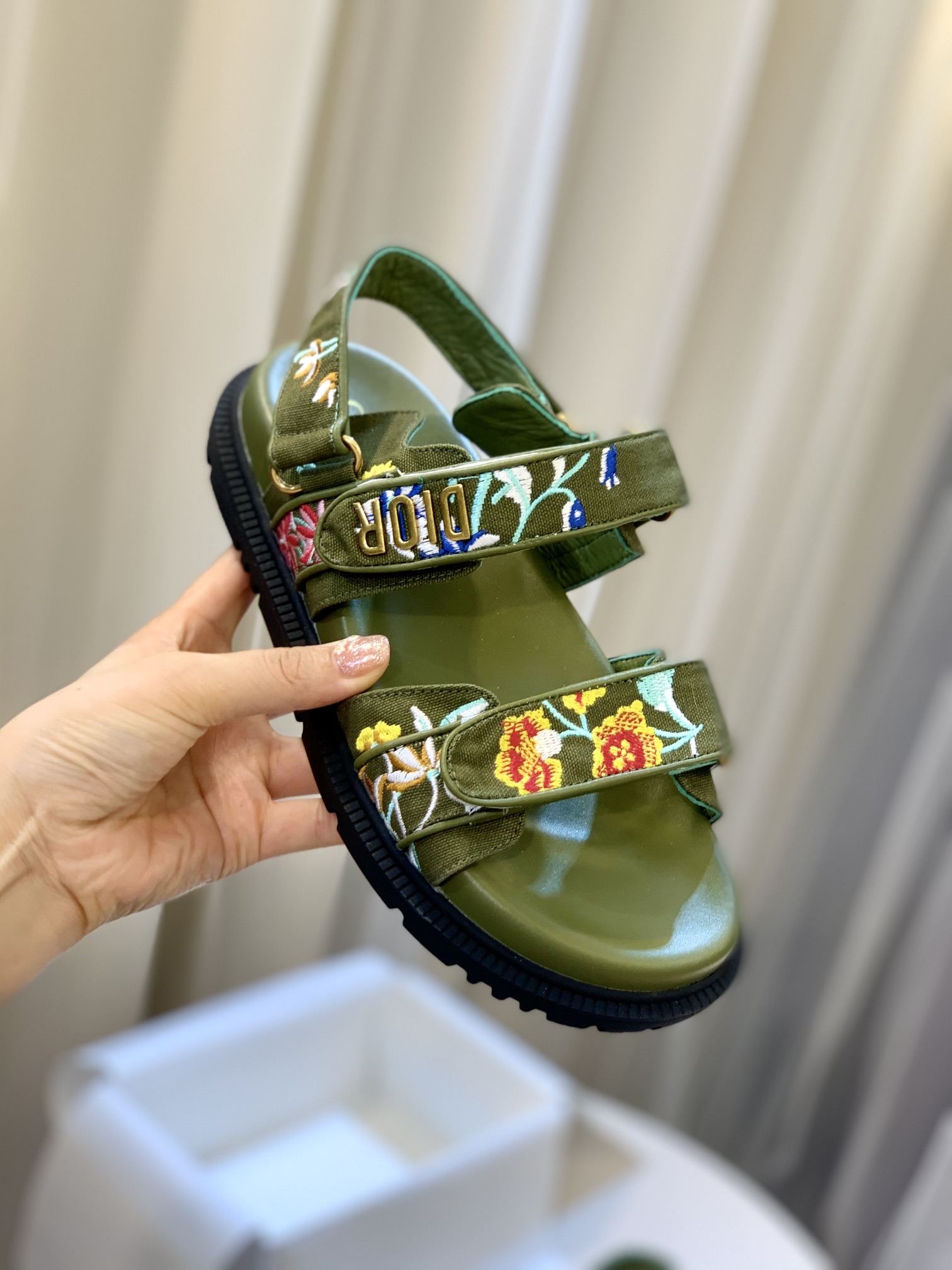 [amor] Dior últimos modelos ---- muy explosivo un Dior 2023 nuevo nuevo color sandalias palo mágico 