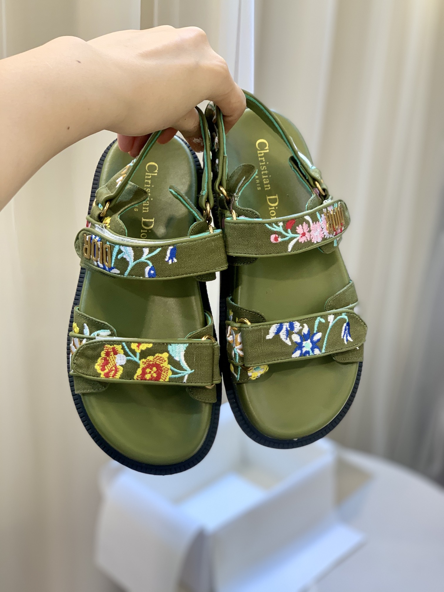 [amor] Dior últimos modelos ---- muy explosivo un Dior 2023 nuevo nuevo color sandalias palo mágico