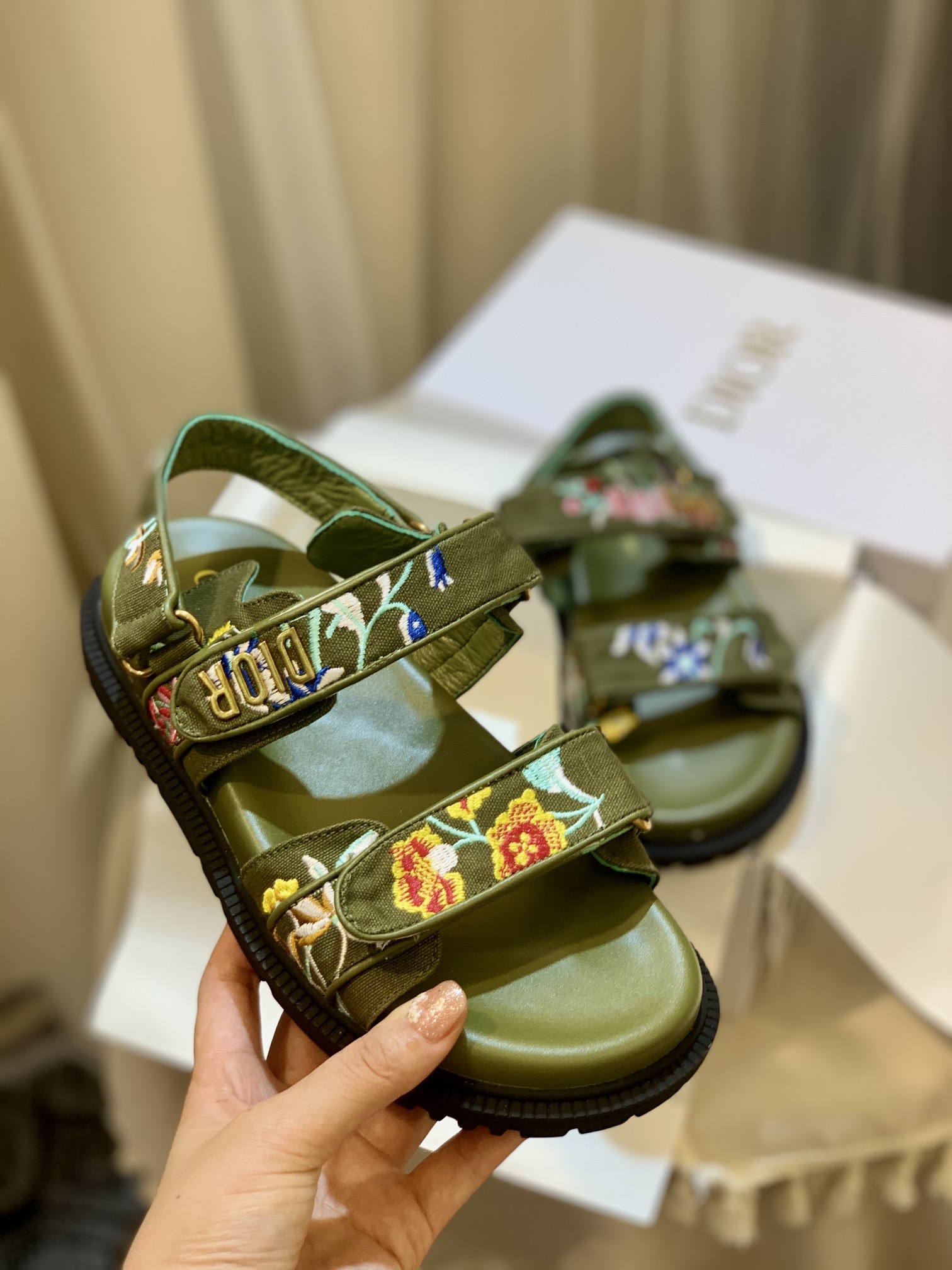 [amor] Dior últimos modelos ---- muy explosivo un Dior 2023 nuevo nuevo color sandalias palo mágico 