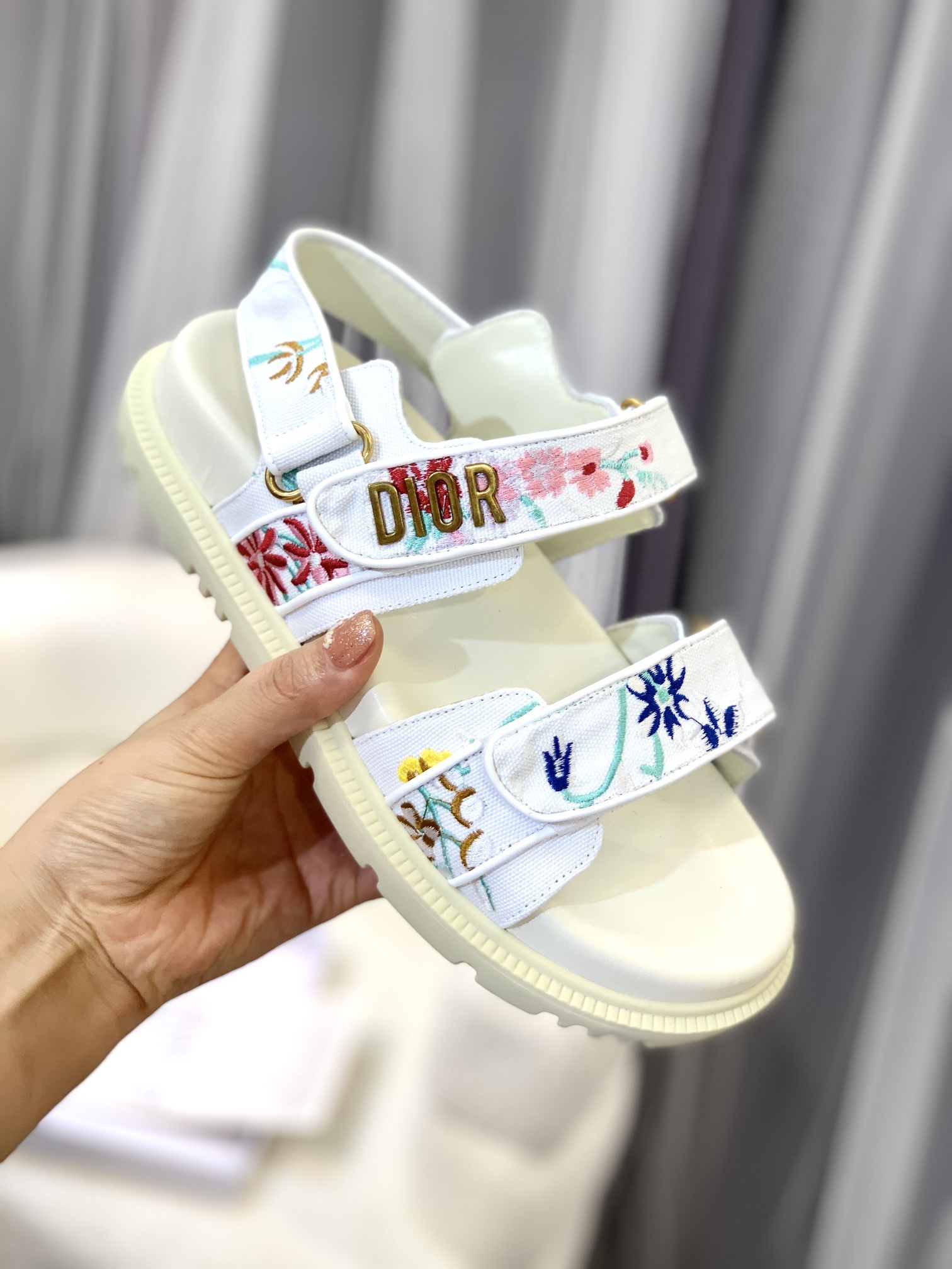 [amor] Dior últimos modelos ---- muy explosivo un Dior 2023 nuevo nuevo color sandalias palo mágico 