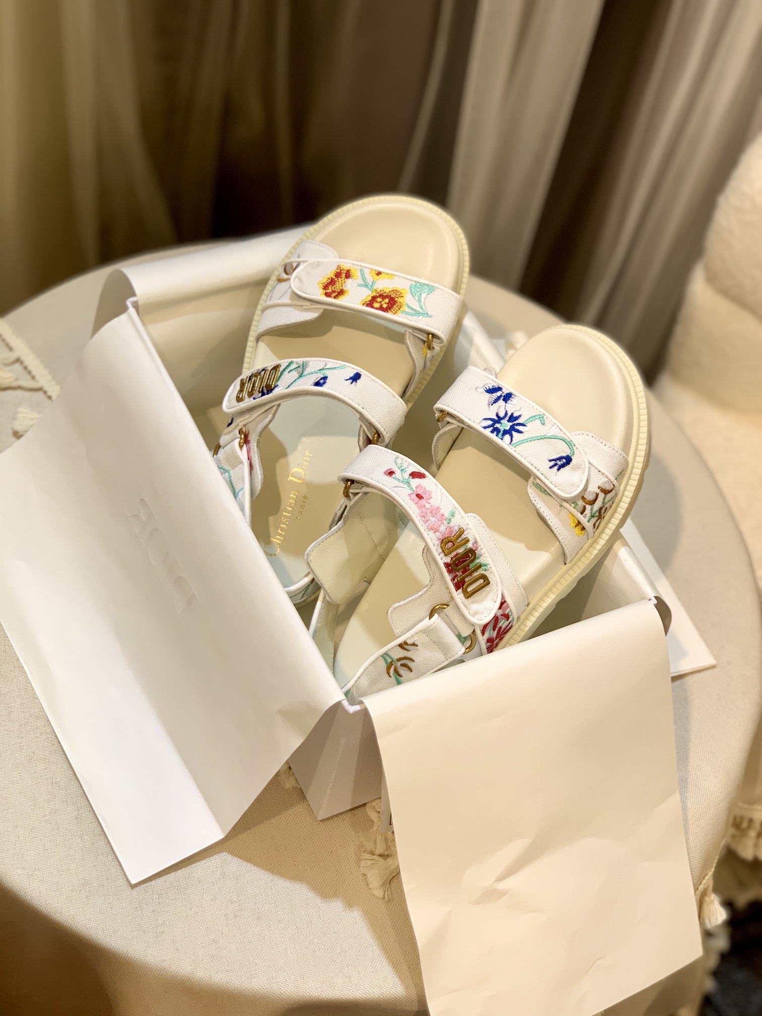 [amor] Dior últimos modelos ---- muy explosivo un Dior 2023 nuevo nuevo color sandalias palo mágico 