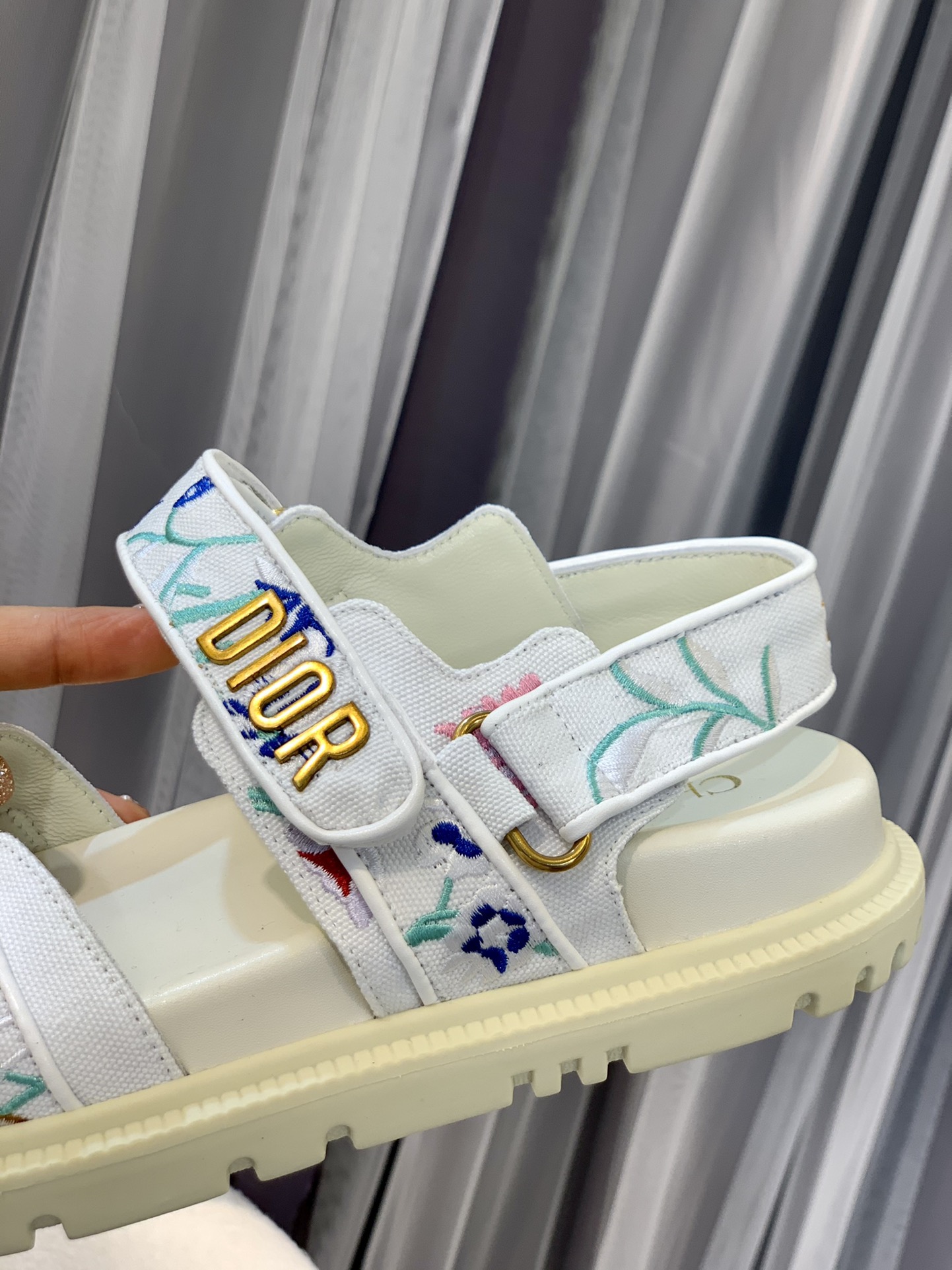 [amor] Dior últimos modelos ---- muy explosivo un Dior 2023 nuevo nuevo color sandalias palo mágico 