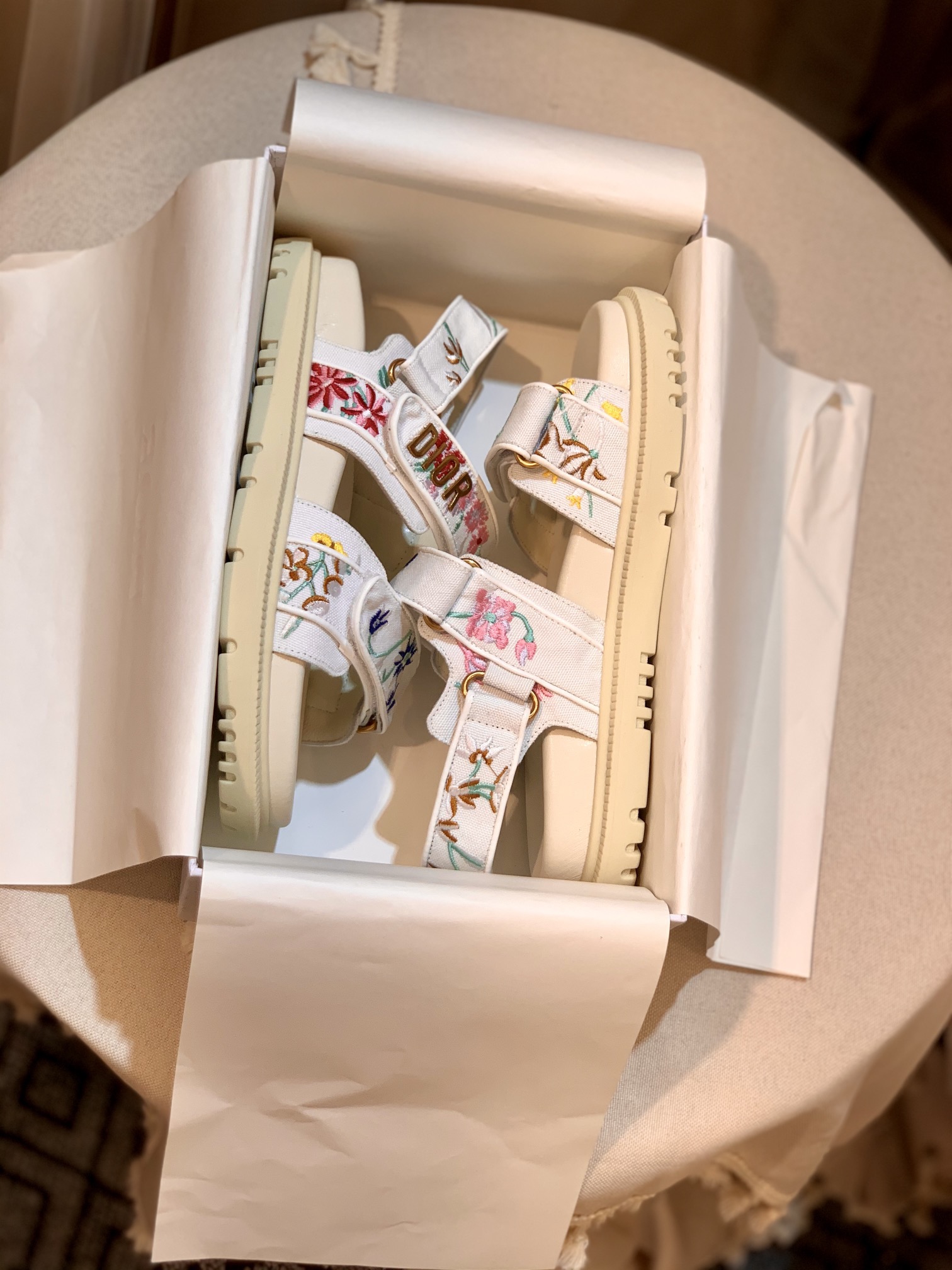 [amor] Dior últimos modelos ---- muy explosivo un Dior 2023 nuevo nuevo color sandalias palo mágico 