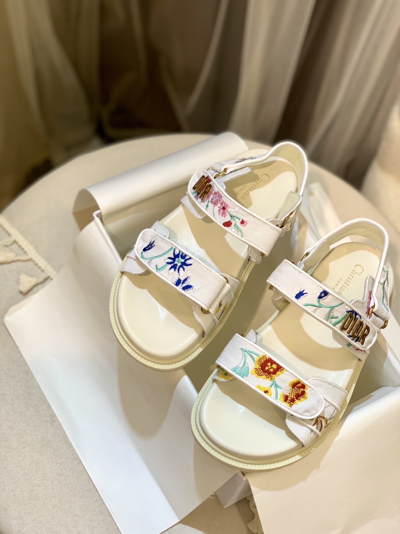 [amor] Dior últimos modelos ---- muy explosivo un Dior 2023 nuevo nuevo color sandalias palo mágico 