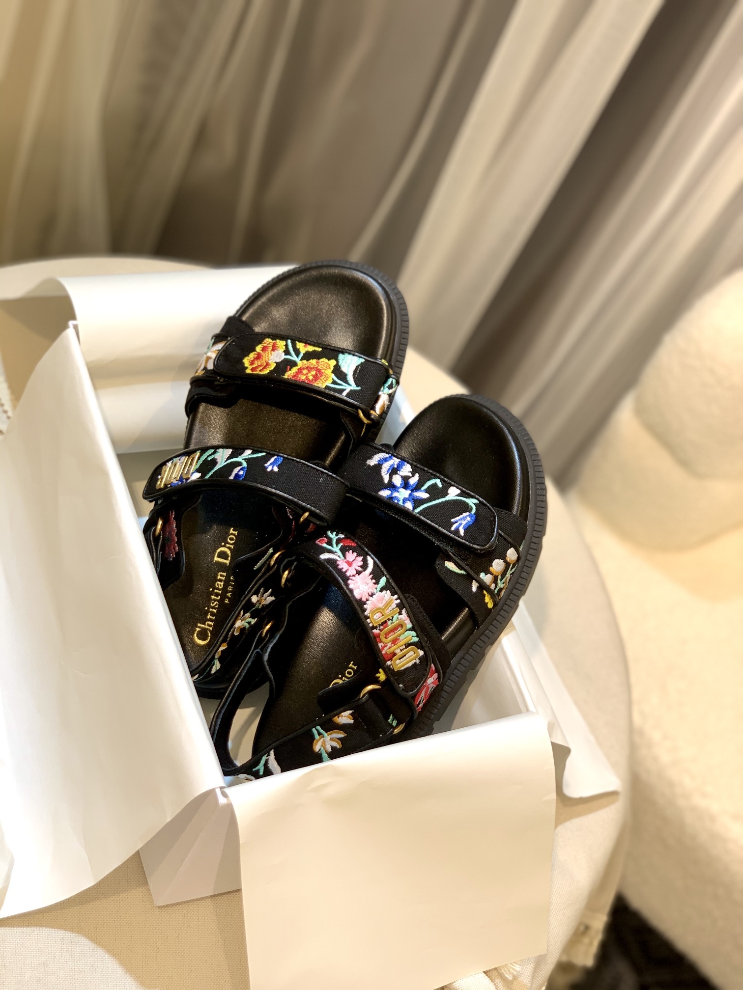 [amor] Dior últimos modelos ---- muy explosivo un Dior 2023 nuevo nuevo color sandalias palo mágico 