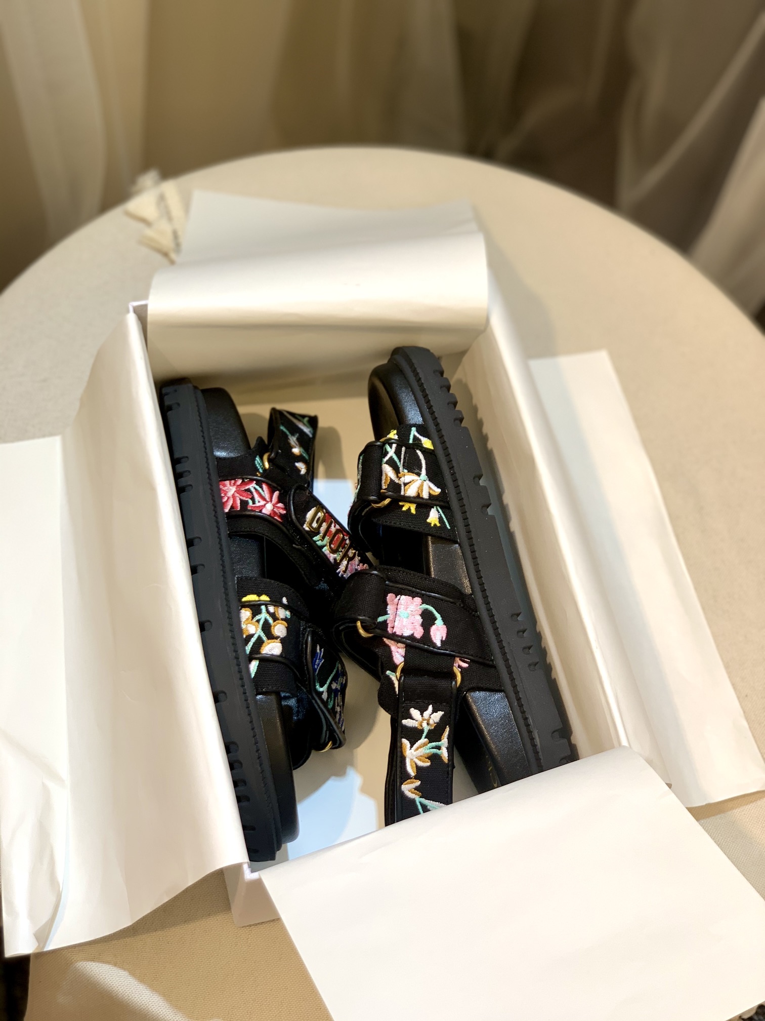 [amor] Dior últimos modelos ---- muy explosivo un Dior 2023 nuevo nuevo color sandalias palo mágico