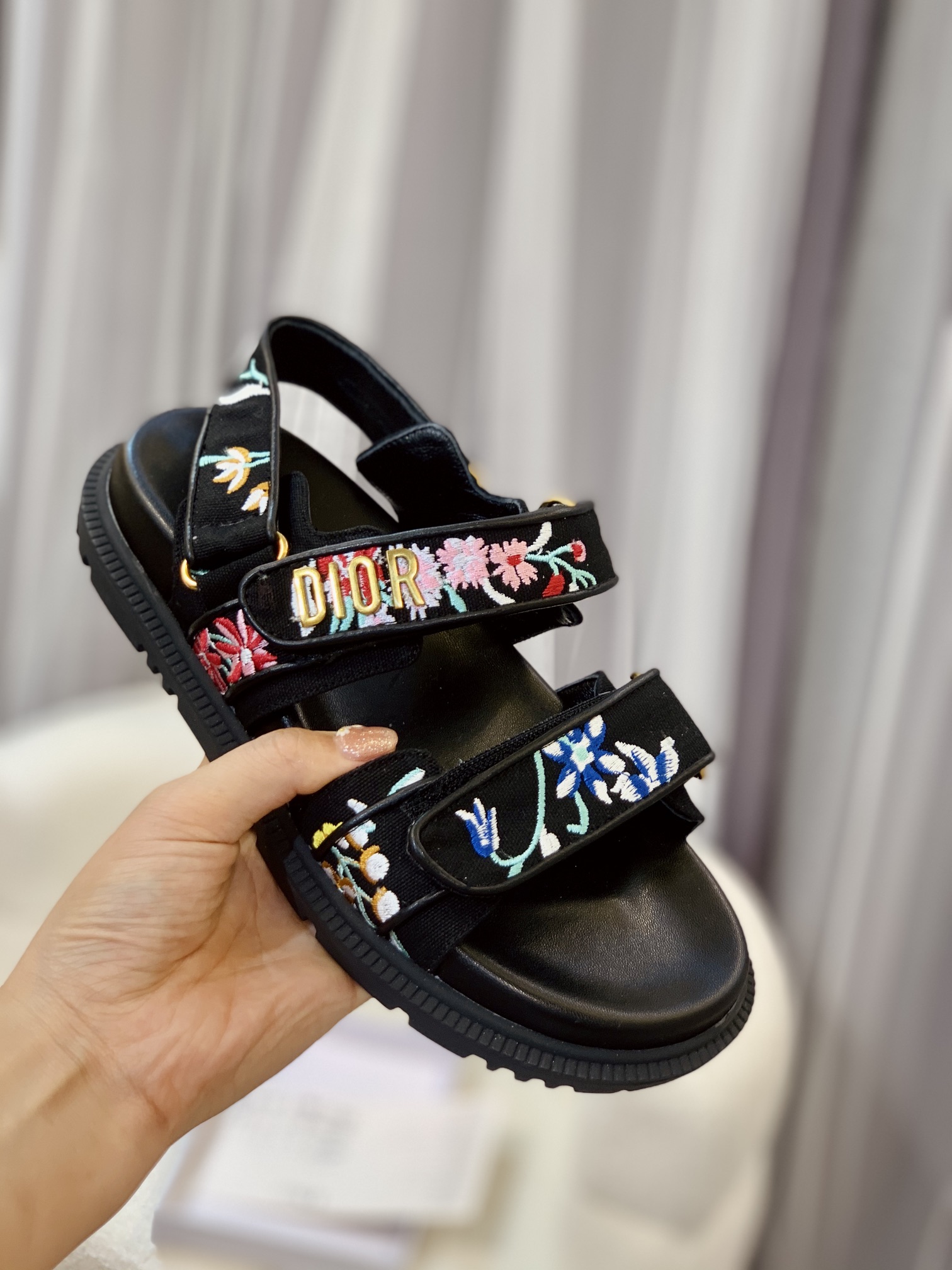 [amor] Dior últimos modelos ---- muy explosivo un Dior 2023 nuevo nuevo color sandalias palo mágico 