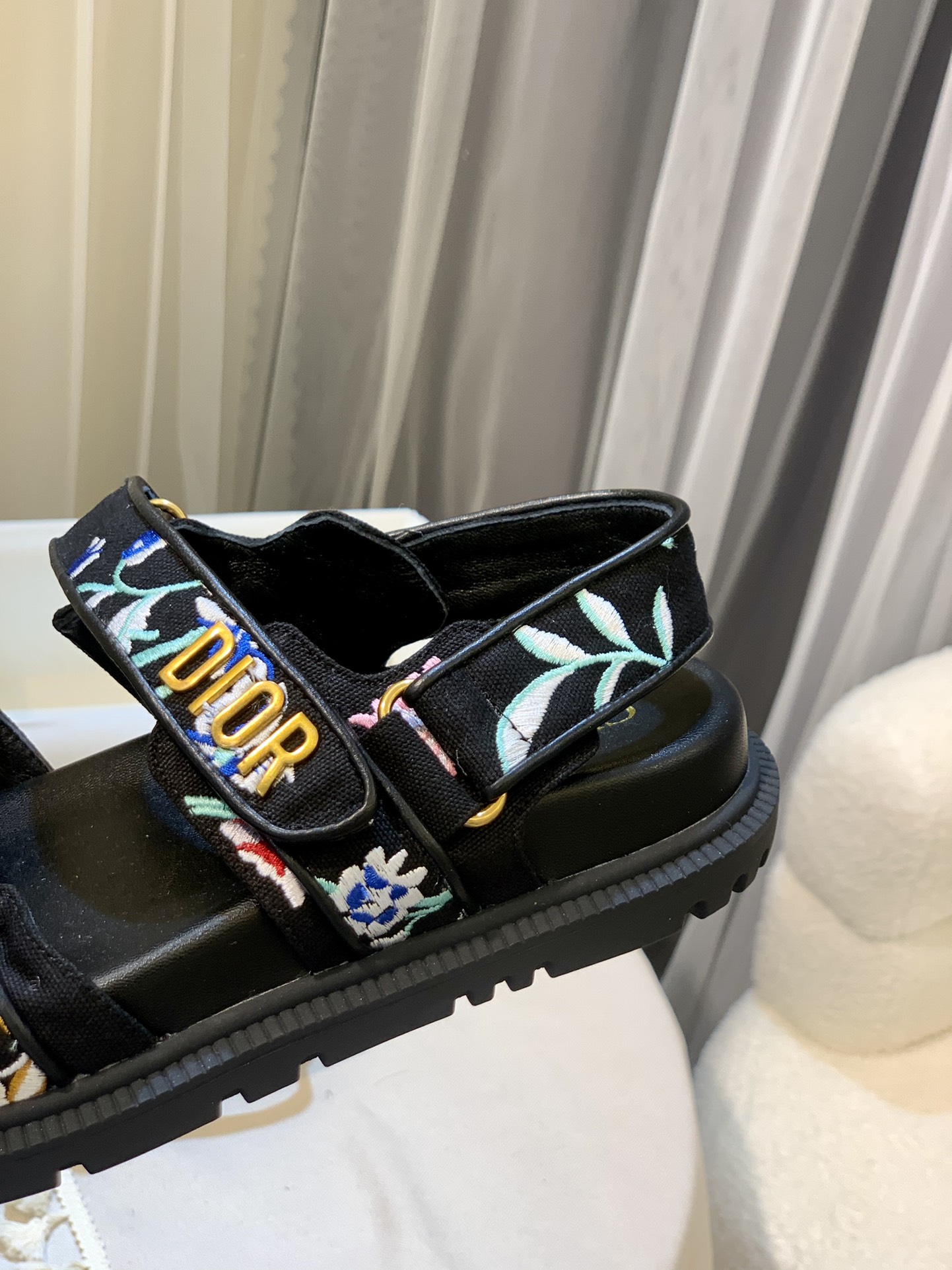 [amor] Dior últimos modelos ---- muy explosivo un Dior 2023 nuevo nuevo color sandalias palo mágico 