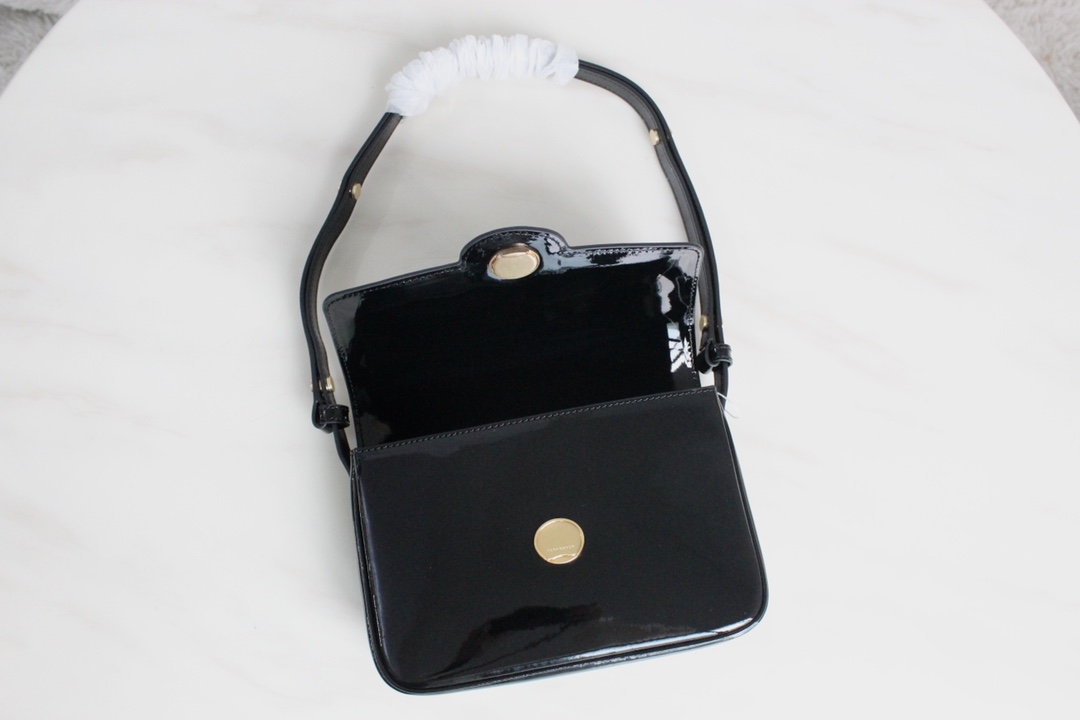 Tory Burch ～Tory Burch新款邮差盖头包