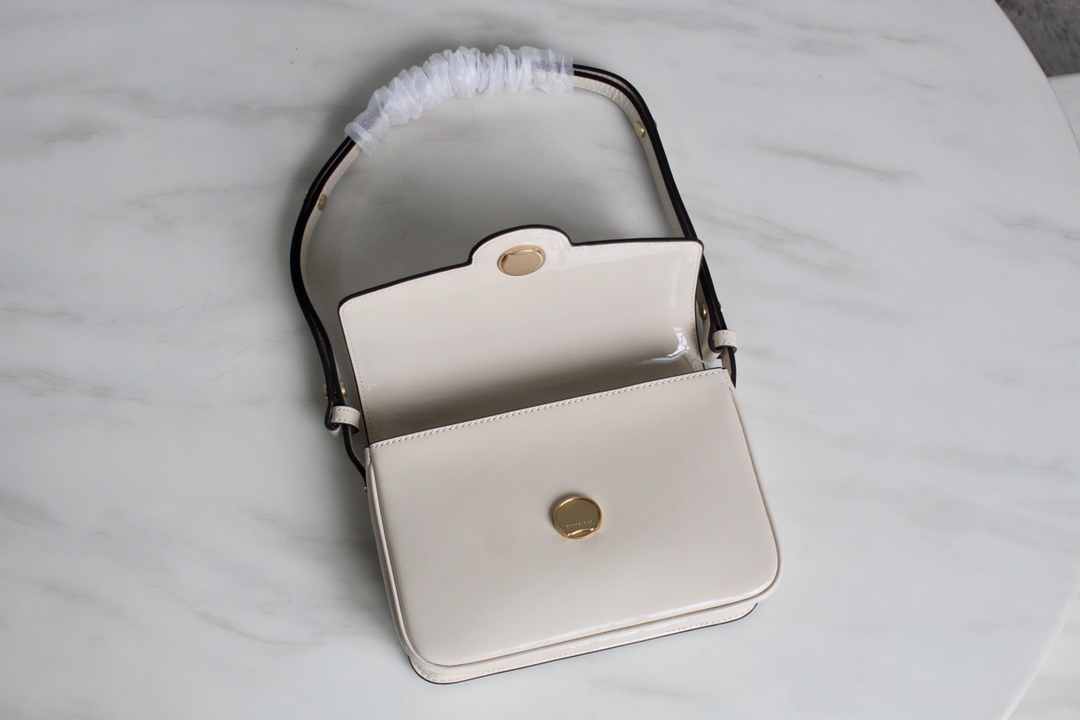 Tory Burch ～Tory Burch新款邮差盖头包