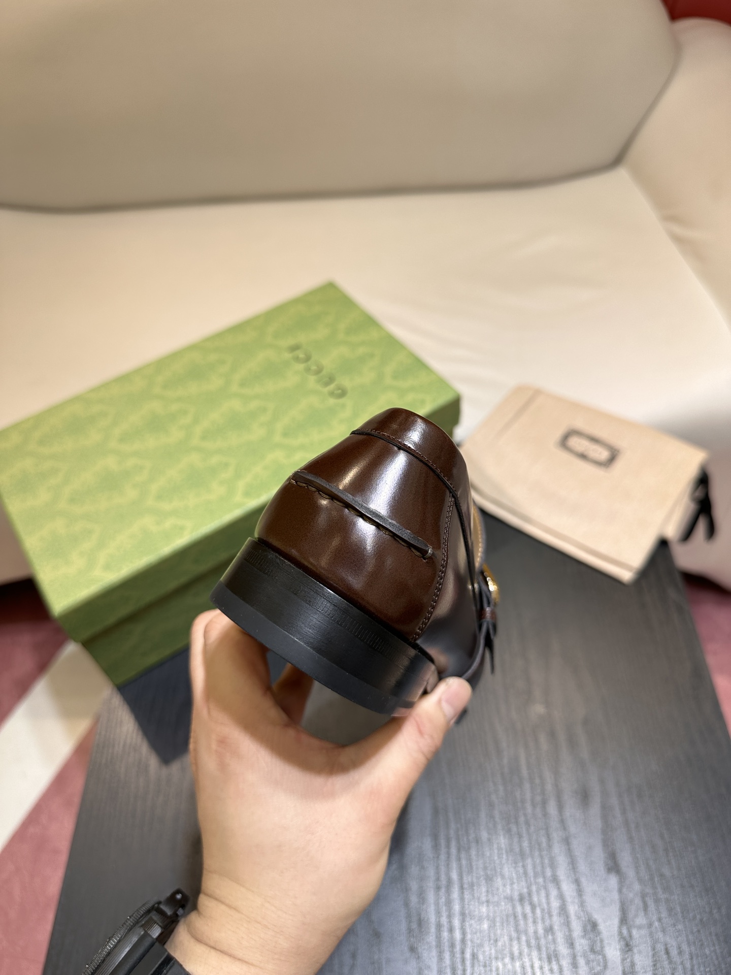 Gucci 深緑レザー楽福靴 - ジオメトリックデザインと双Gロゴ