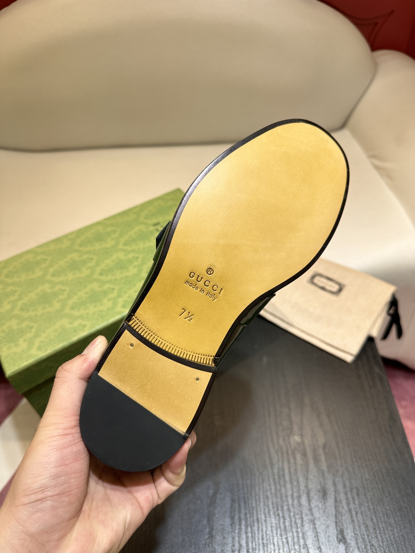 Gucci深緑皮革楽福鞋 - 互扣式双Gマークのクラシックな魅力