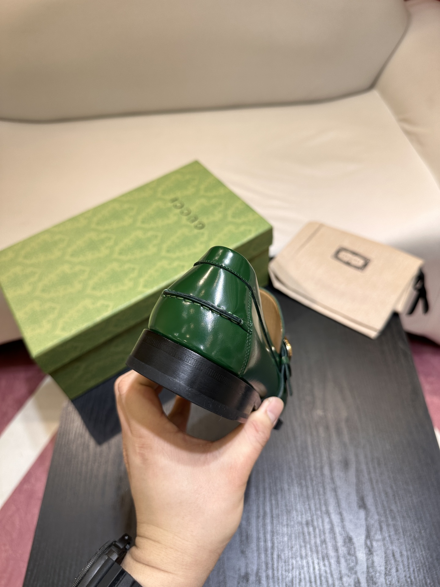 Gucci深緑皮革楽福鞋 - 互扣式双Gマークのクラシックな魅力