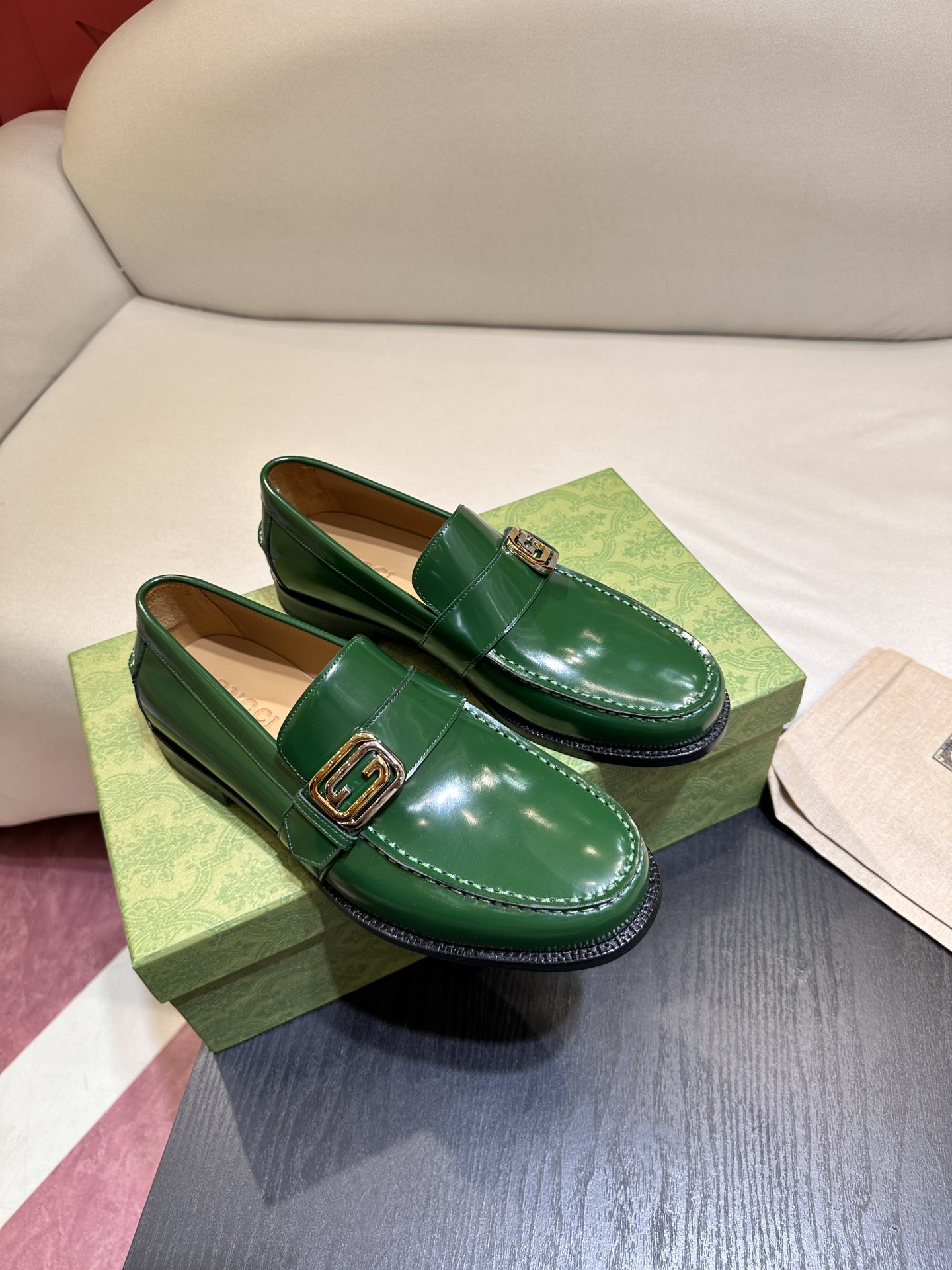 Gucci深緑皮革楽福鞋 - 互扣式双Gマークのクラシックな魅力