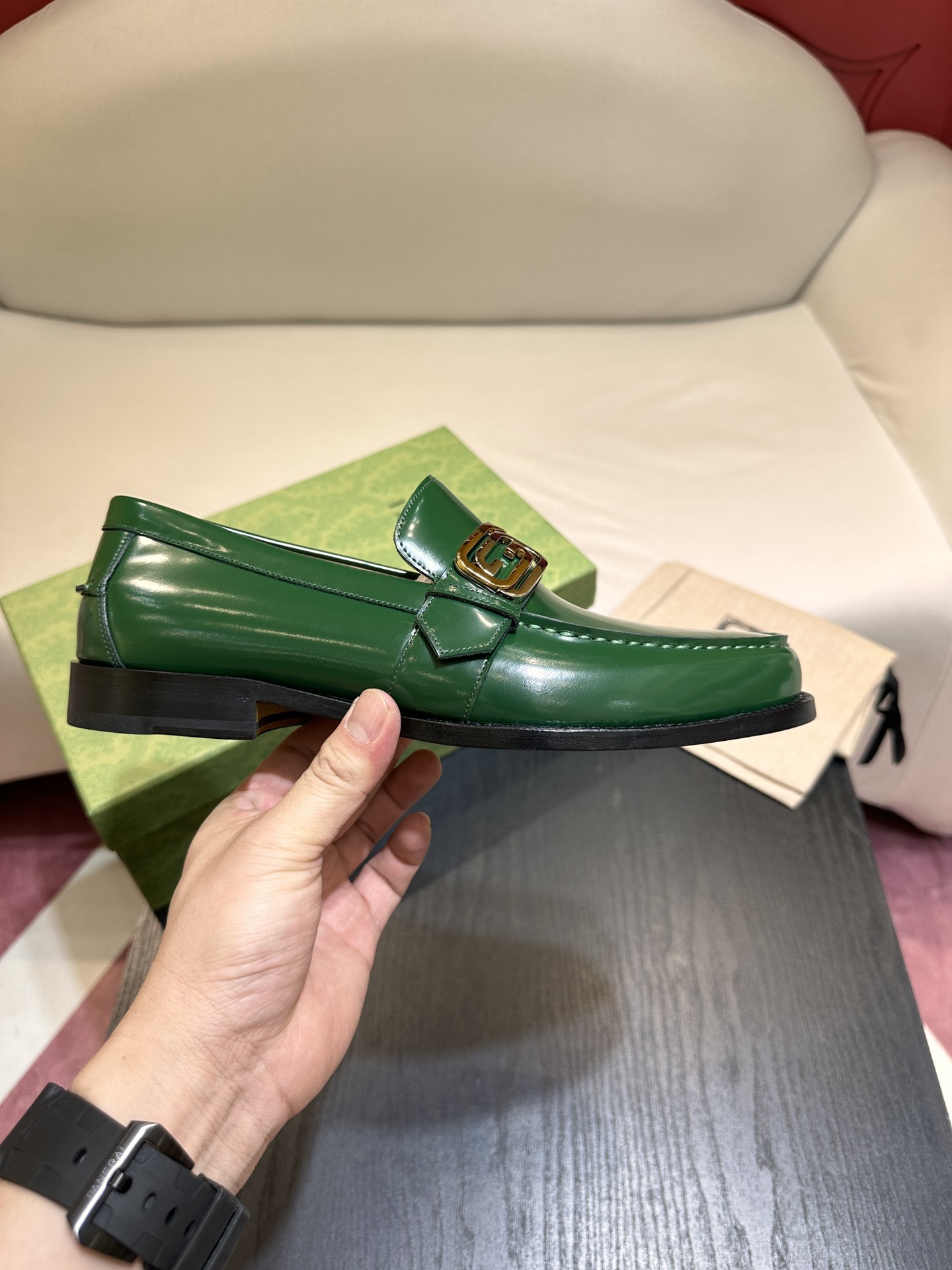 Gucci深緑皮革楽福鞋 - 互扣式双Gマークのクラシックな魅力