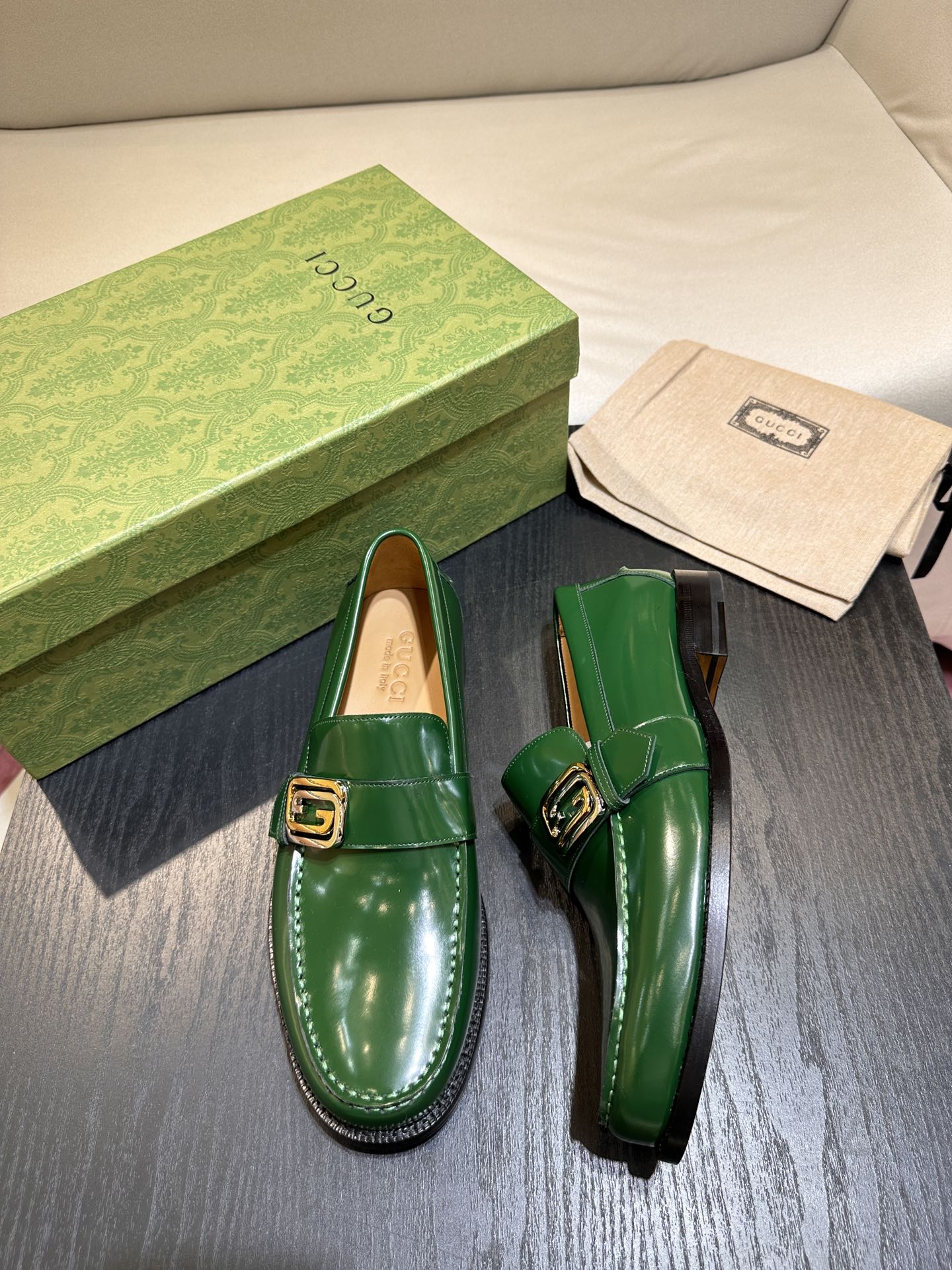 Gucci深緑皮革楽福鞋 - 互扣式双Gマークのクラシックな魅力