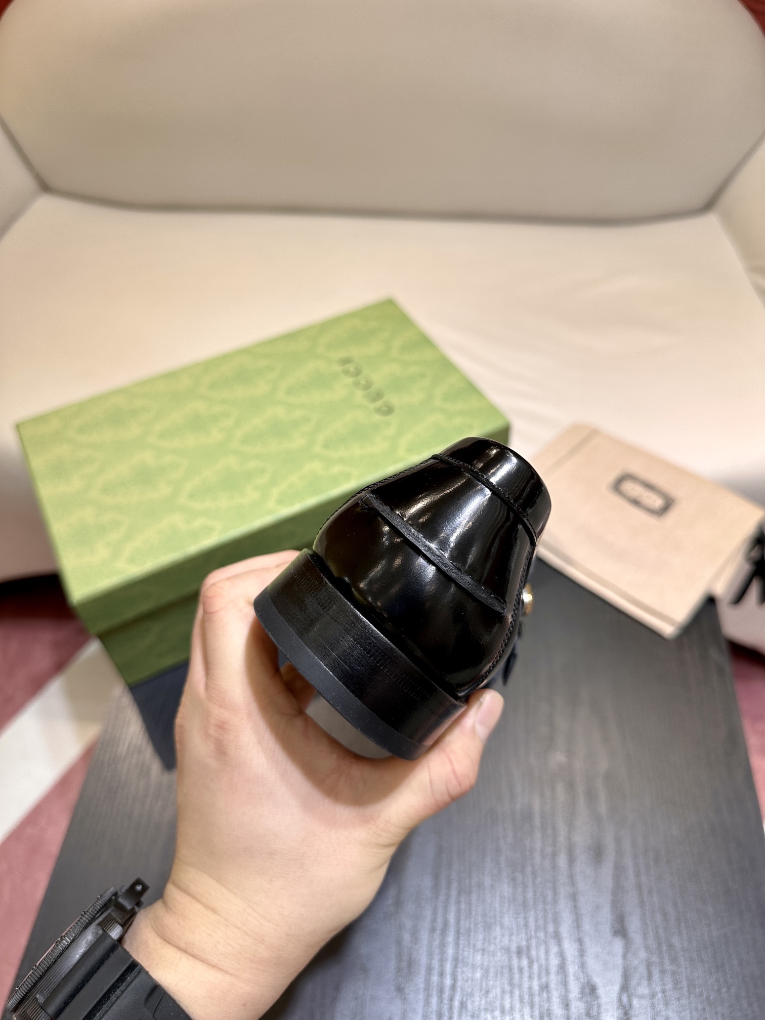 Gucci深緑レザー楽福靴|幾何学的デザインと双Gロゴ