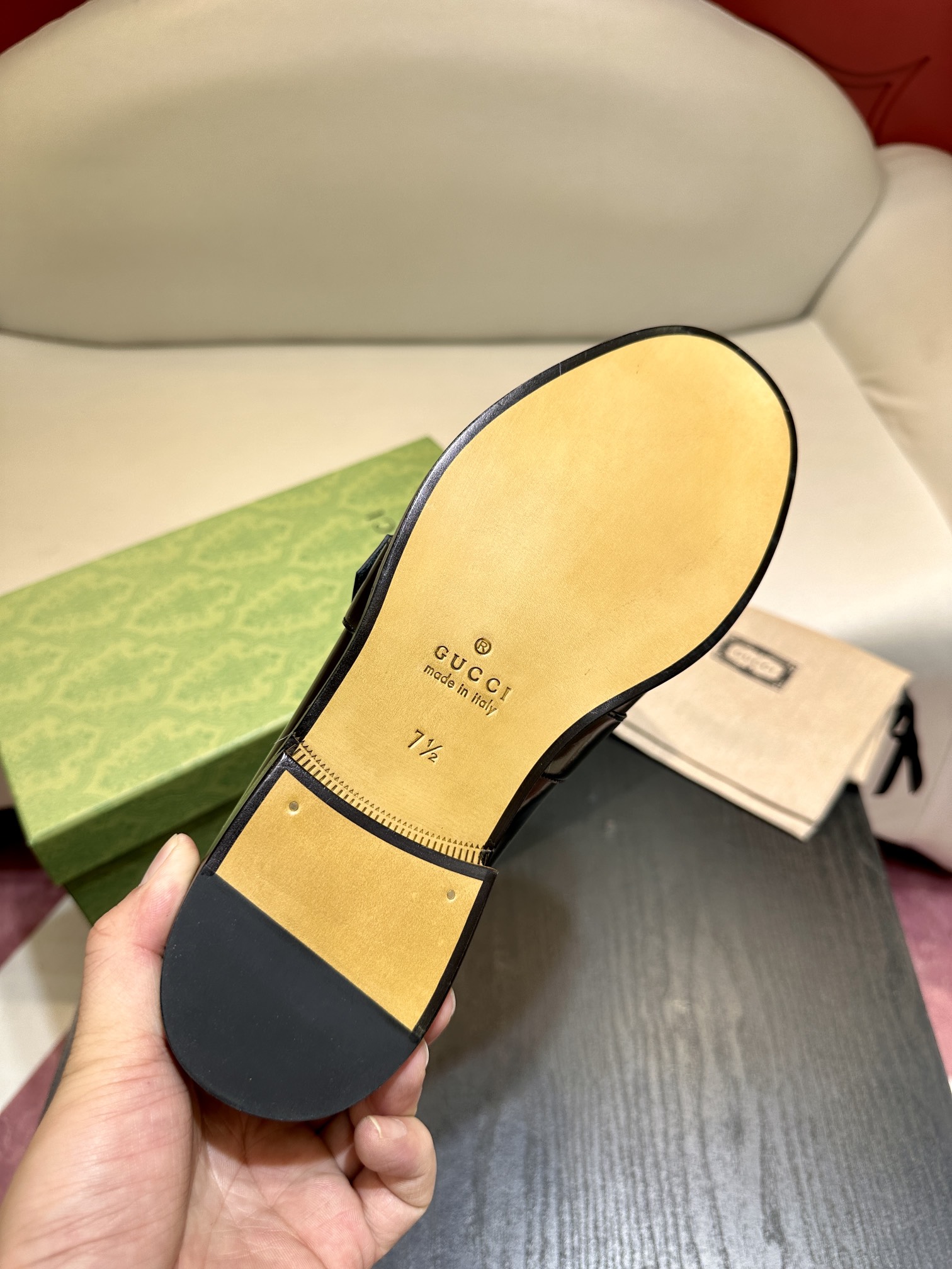 Gucci深緑レザー楽福靴|幾何学的デザインと双Gロゴ