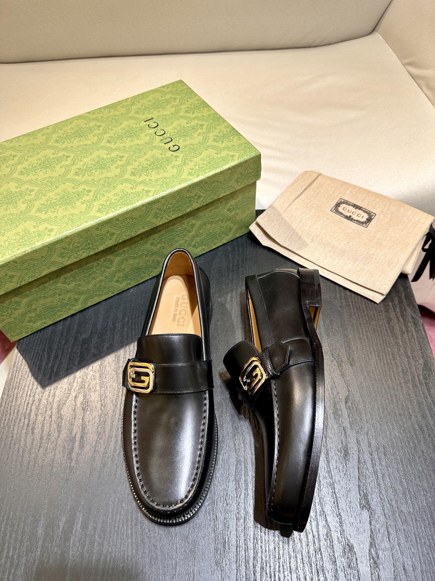 Gucci深緑レザー楽福靴 - 互扣式双Gマークの幾何学模様