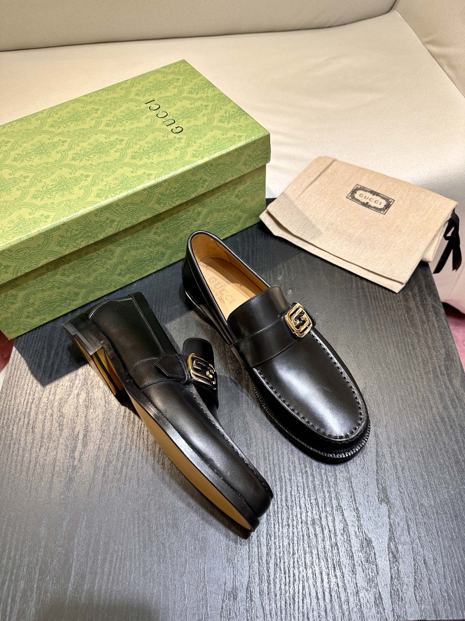 Gucci深緑レザー楽福靴 - 互扣式双Gマークの幾何学模様