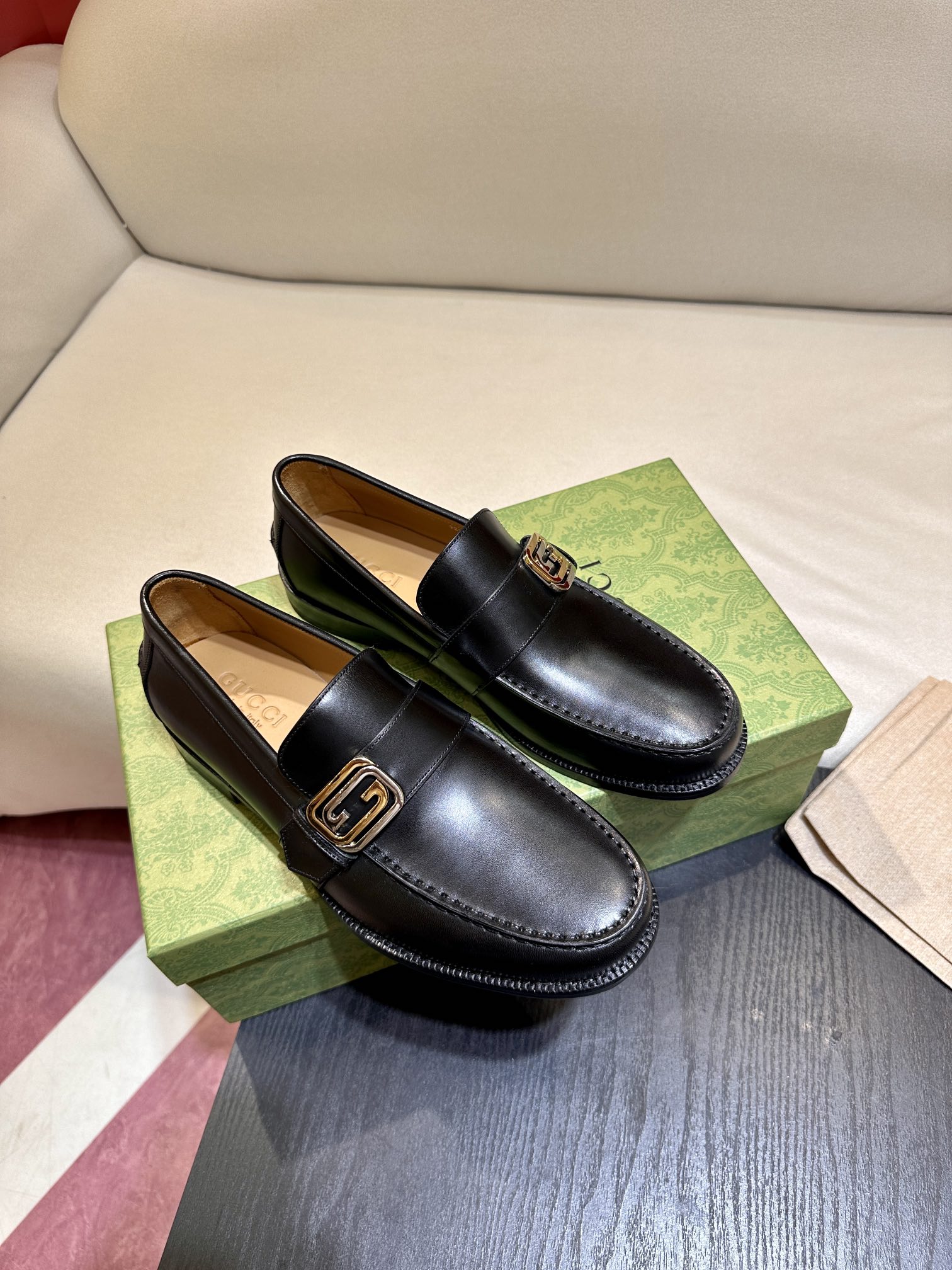 Gucci深緑レザー楽福靴 - 互扣式双Gマークの幾何学模様
