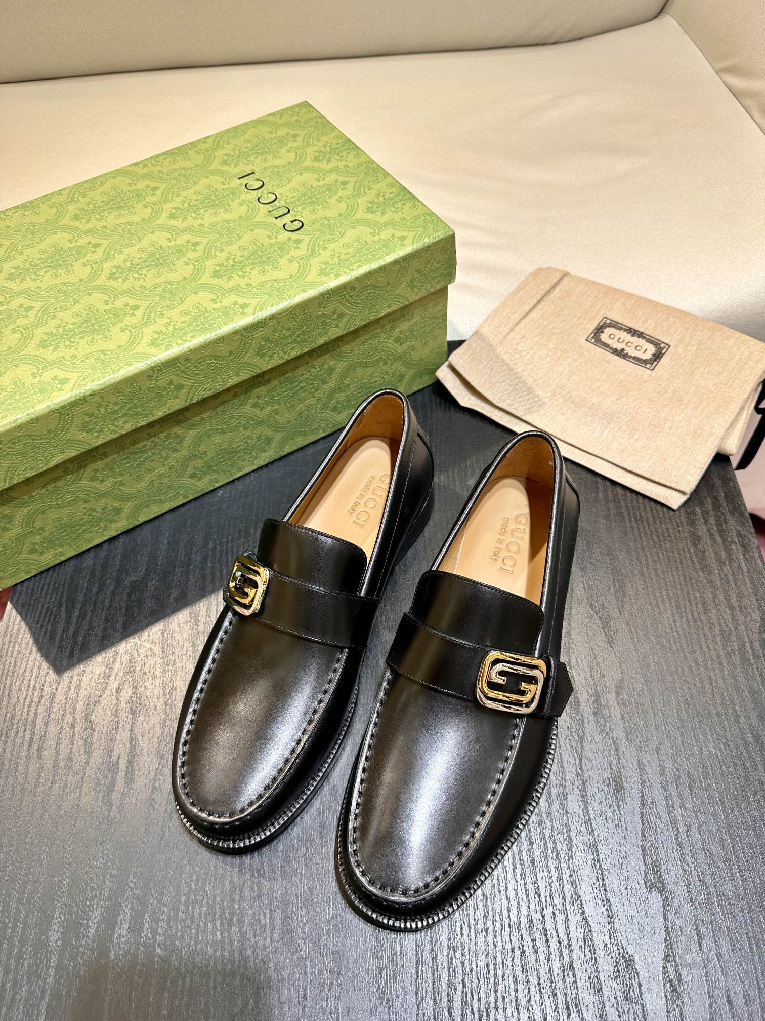 Gucci深緑レザー楽福靴 - 互扣式双Gマークの幾何学模様