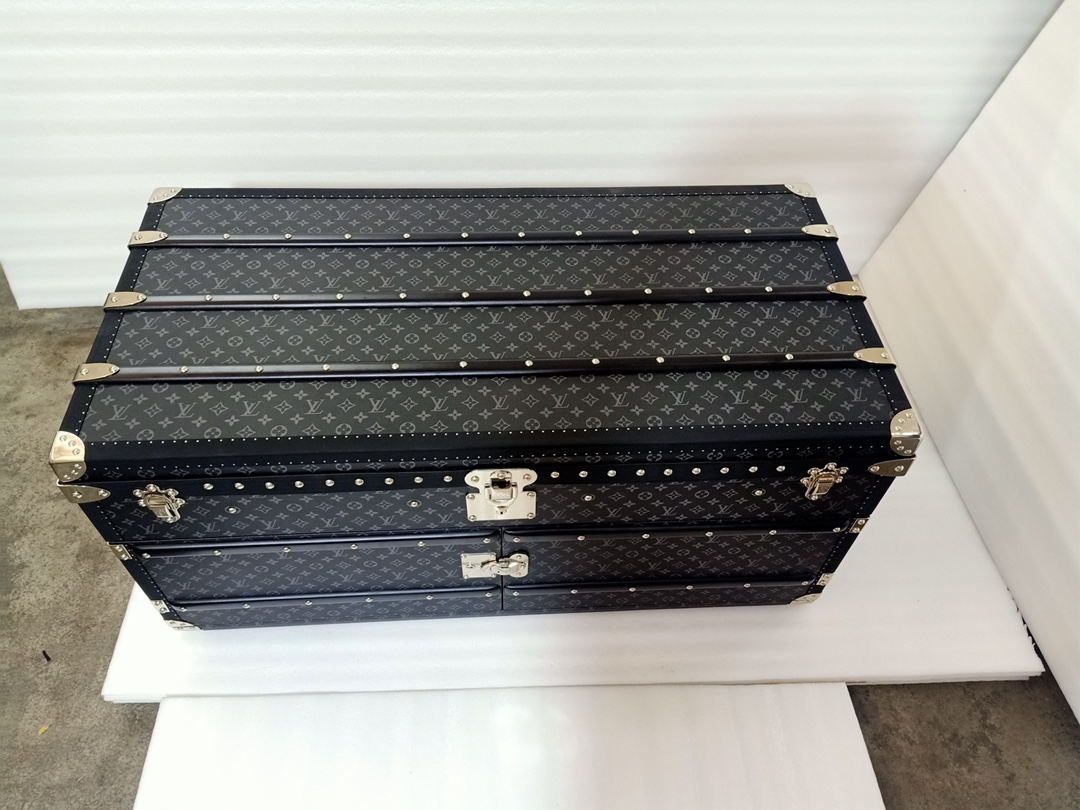 NO:269738,Coffee table Louis Vuitton double black flowers, louis vuitton19860909茶几 路易威登双开黑花,,,louis vuitton,luggage